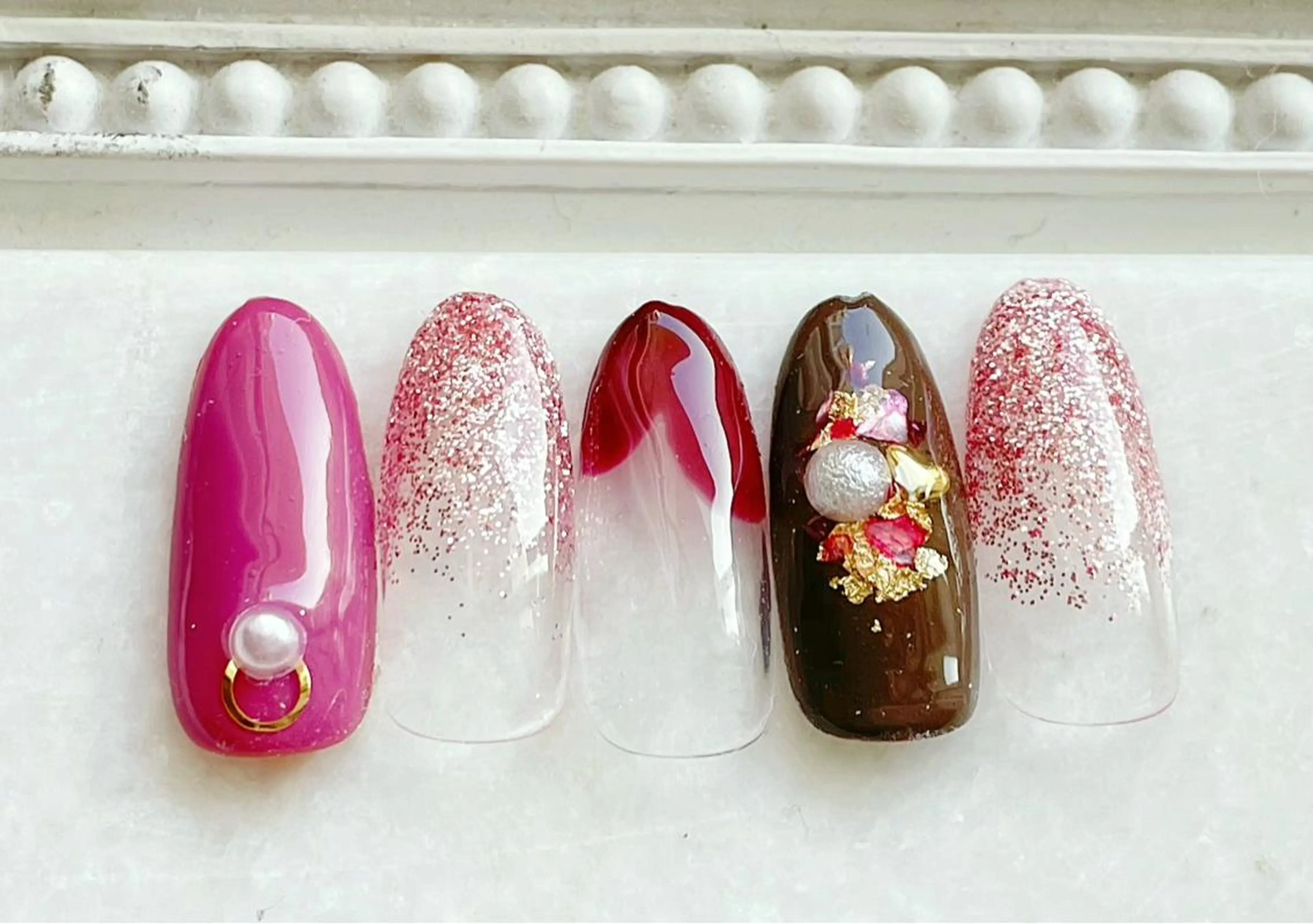 ネイル ジェルネイル キラキラネイル パラジェル バレンタイン ハンドネイル Satomi  のネイルデザイン