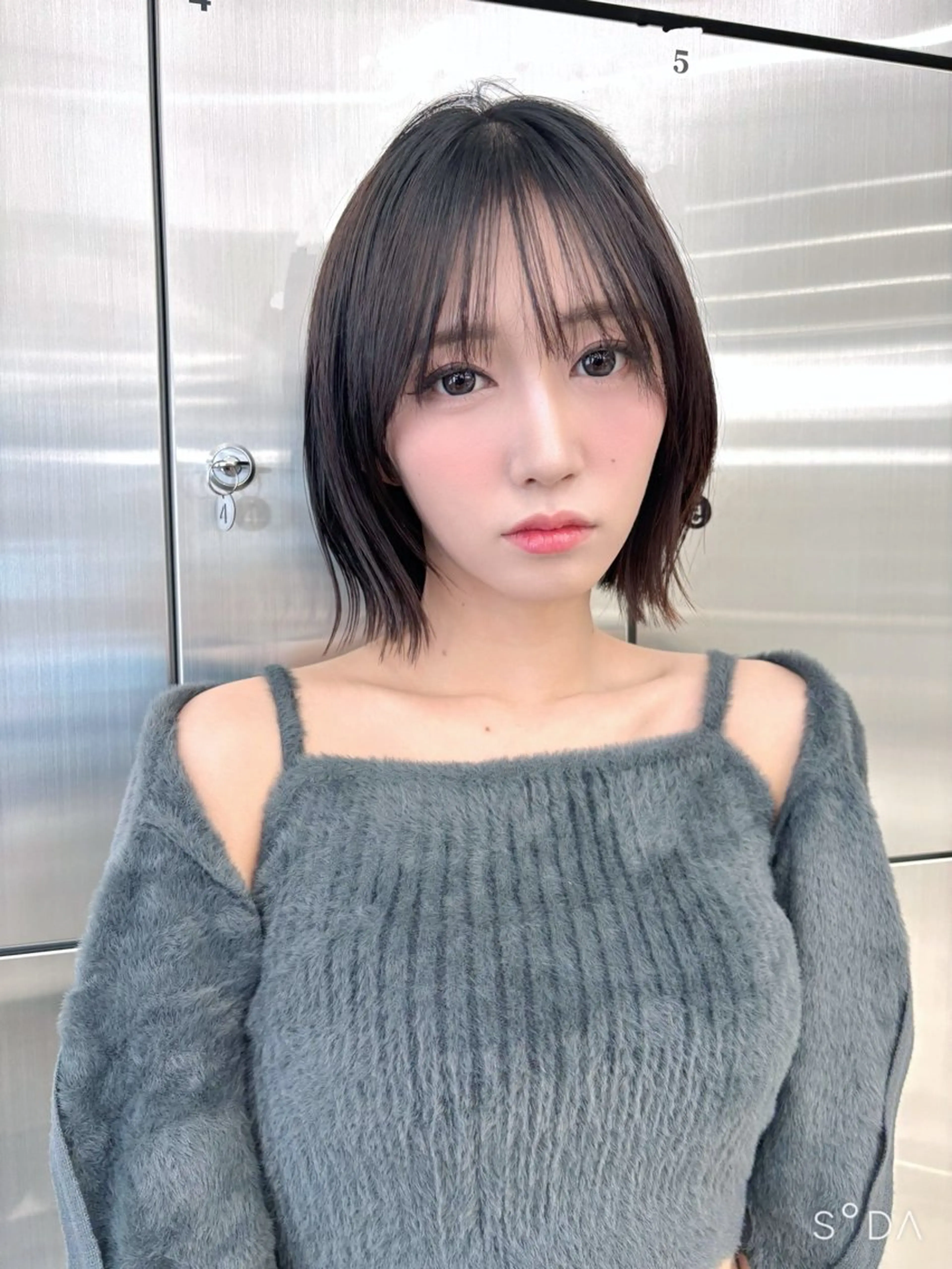 ミディアム レイヤー・ボブカット 透明感カラーこうたのヘアスタイル