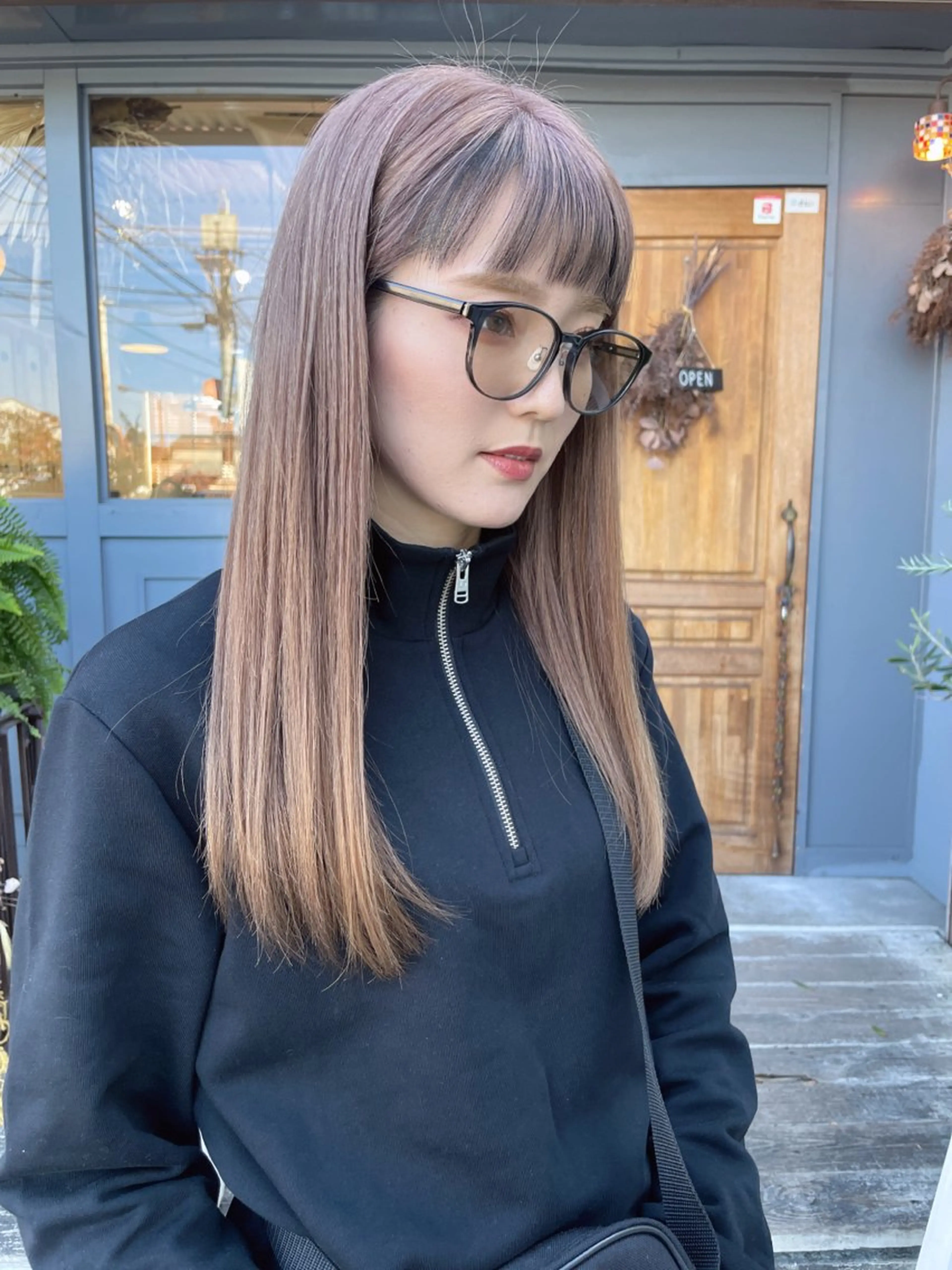 ロング カラー JIEN MIUのヘアスタイル