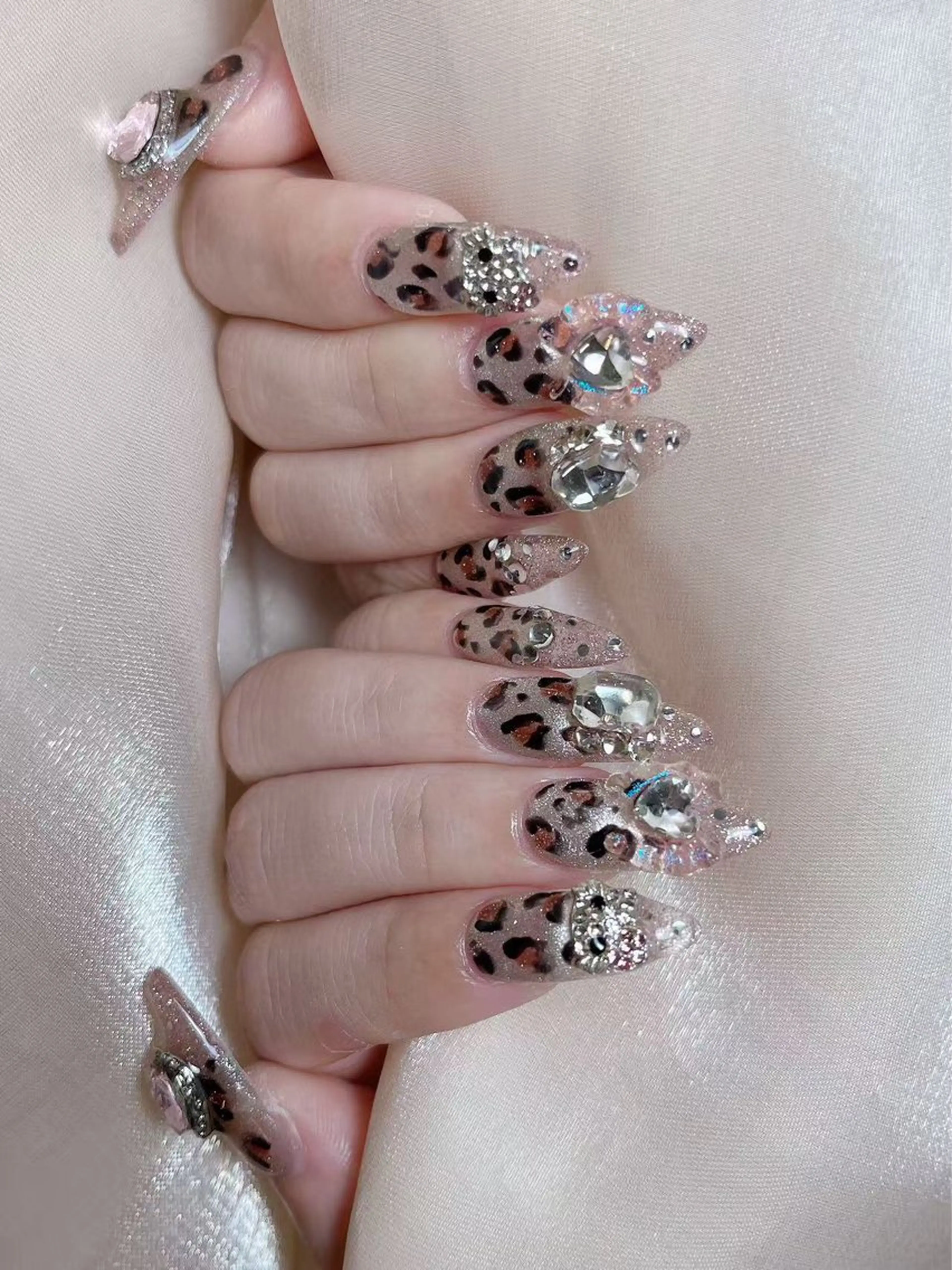 ネイル LR.ONE ヨウのネイルデザイン