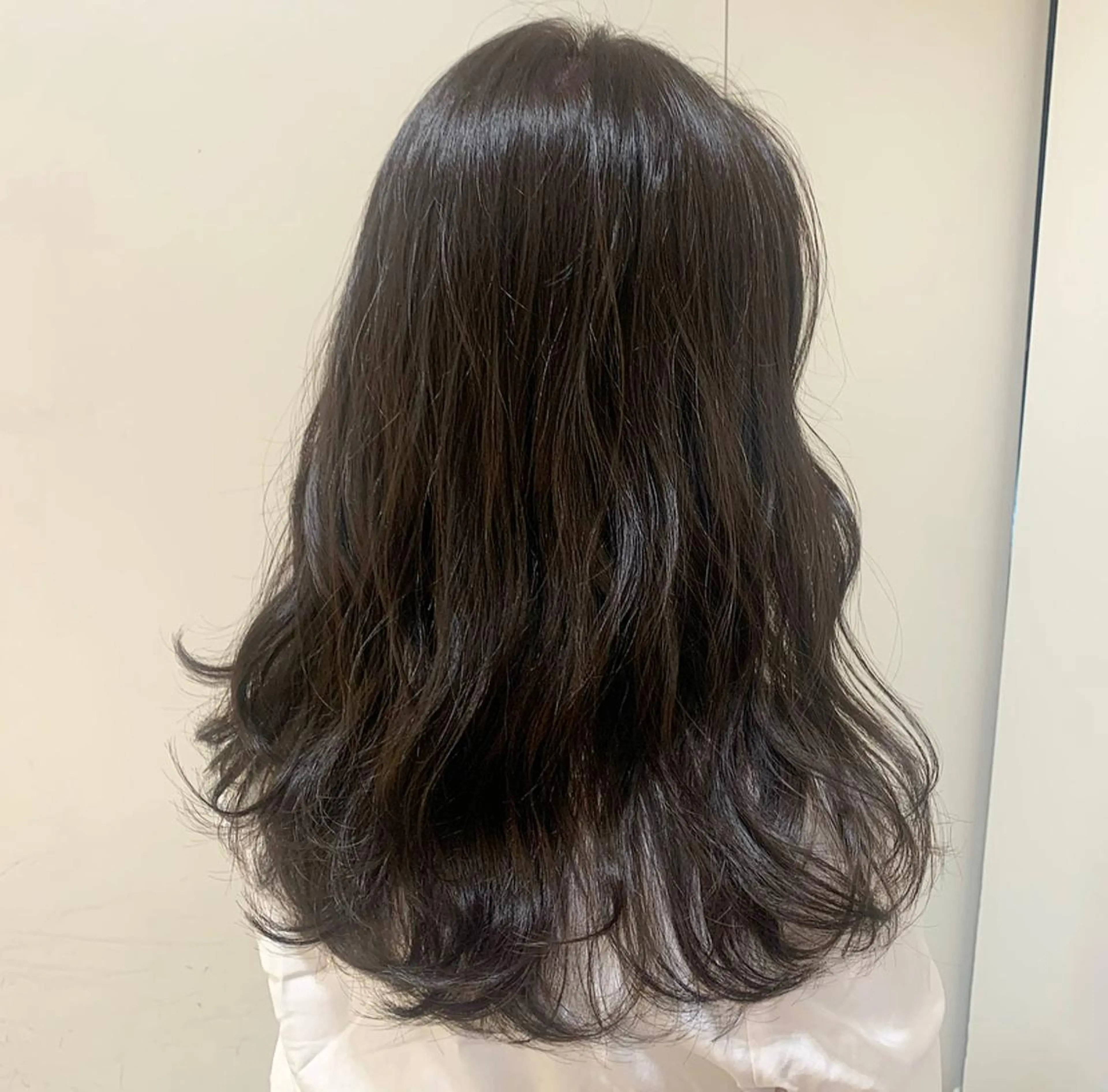 カラー 山口 莉奈のヘアスタイル