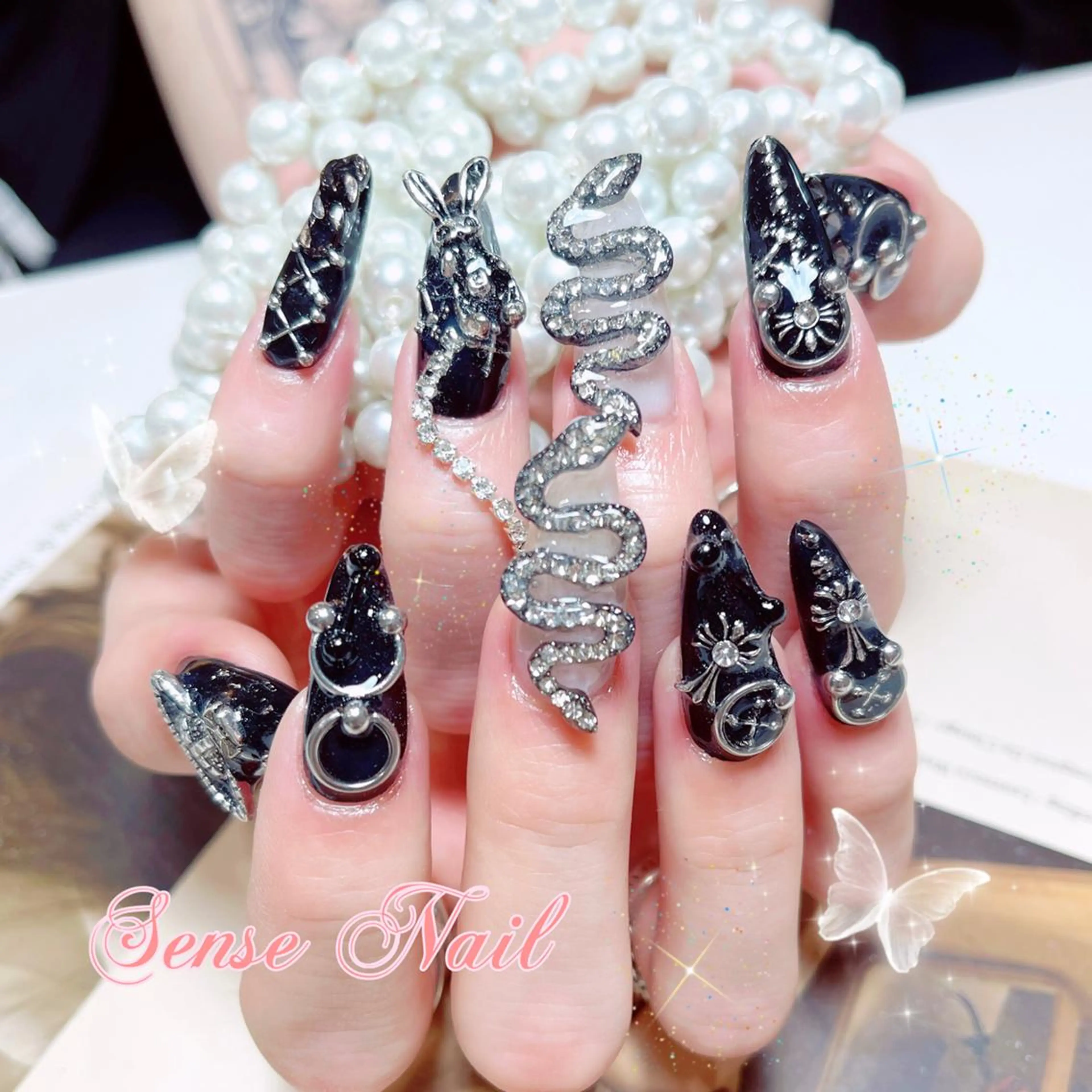 ネイル ハンドネイル 🦋 Queenieのネイルデザイン