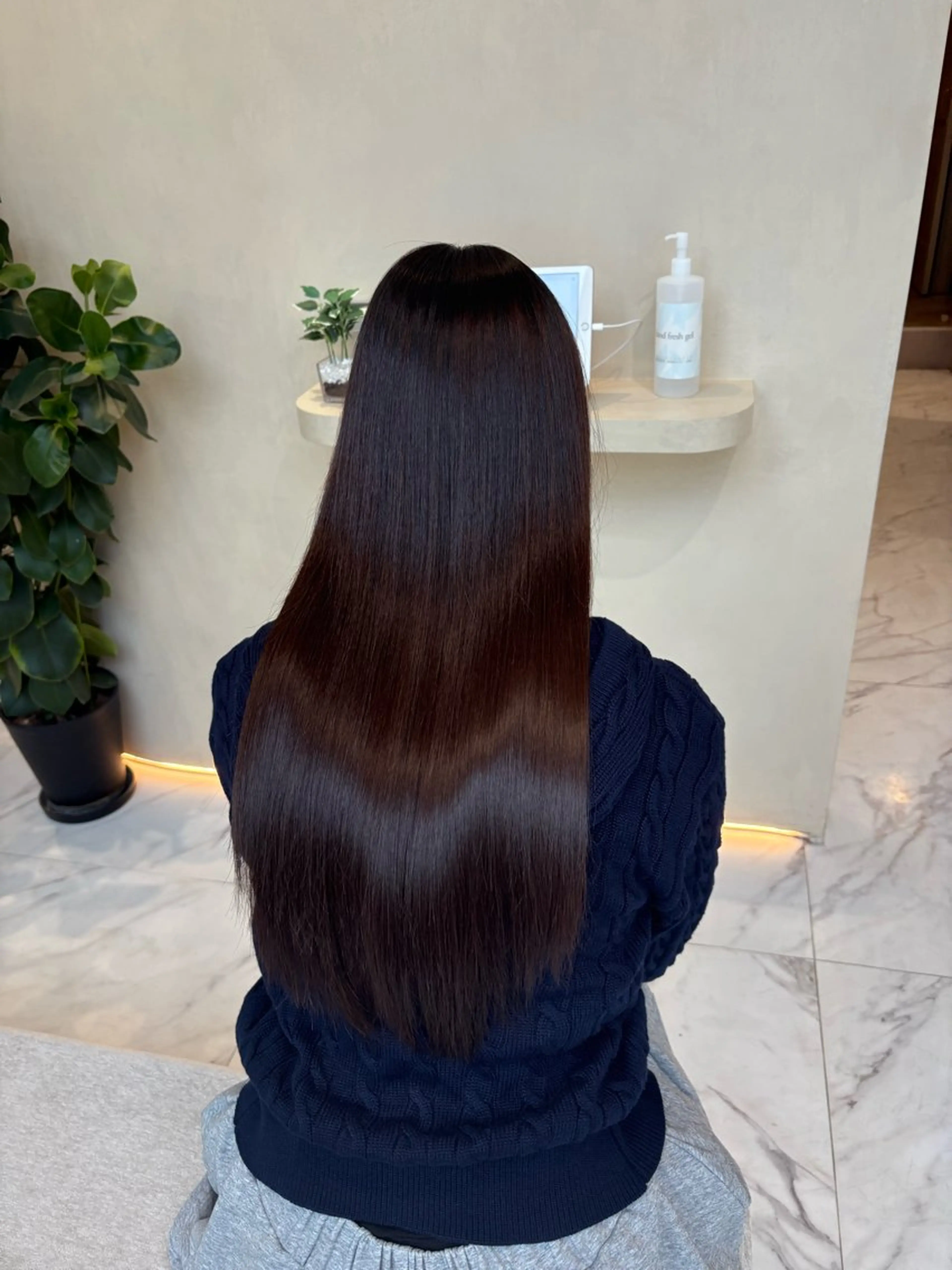 ロング 縮毛矯正 赤み消しカラー🪽 透明感カラー🪽のあのヘアスタイル