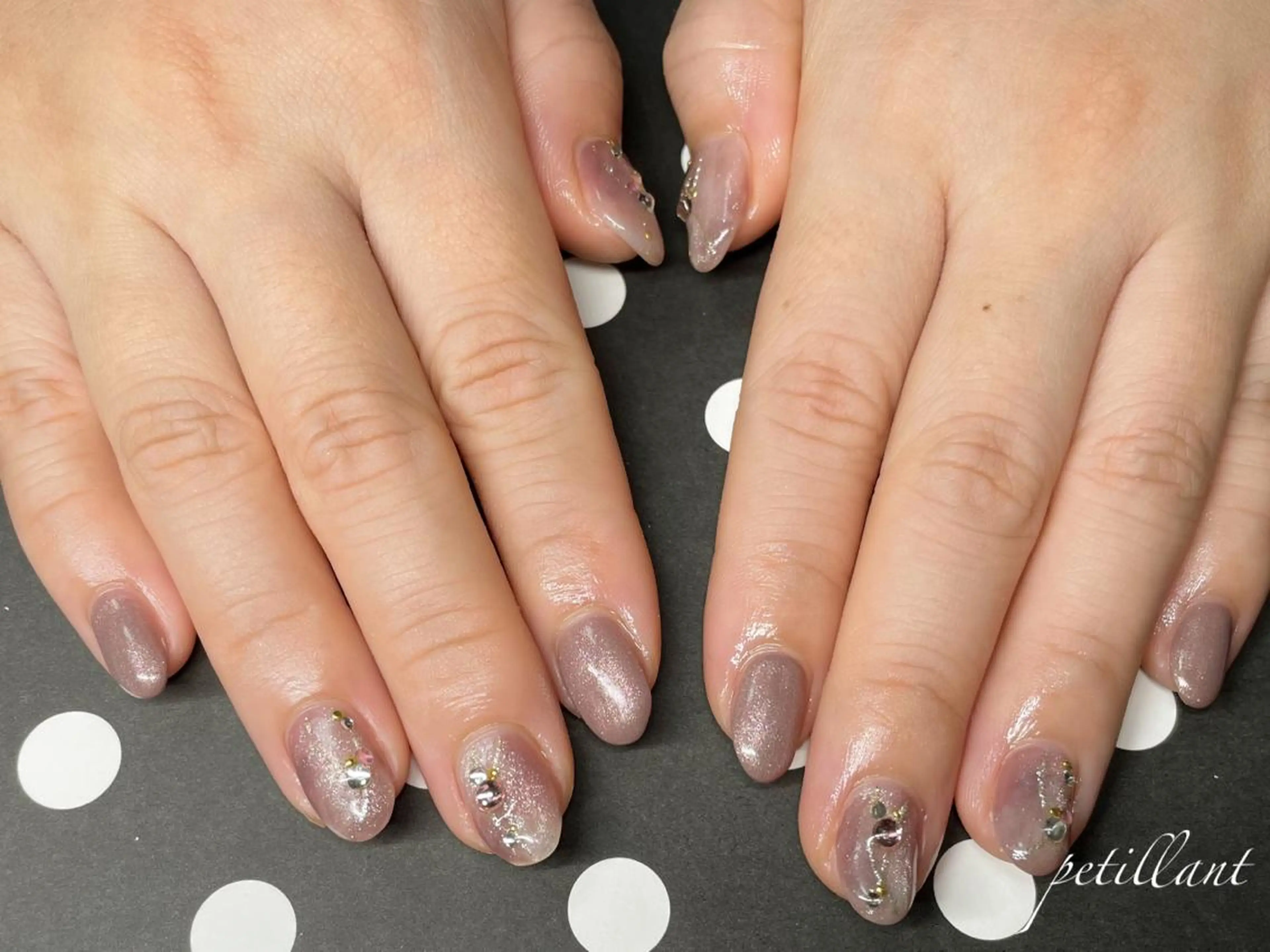 ネイル マグネットネイル ホワイト nail salon petillantのネイルデザイン