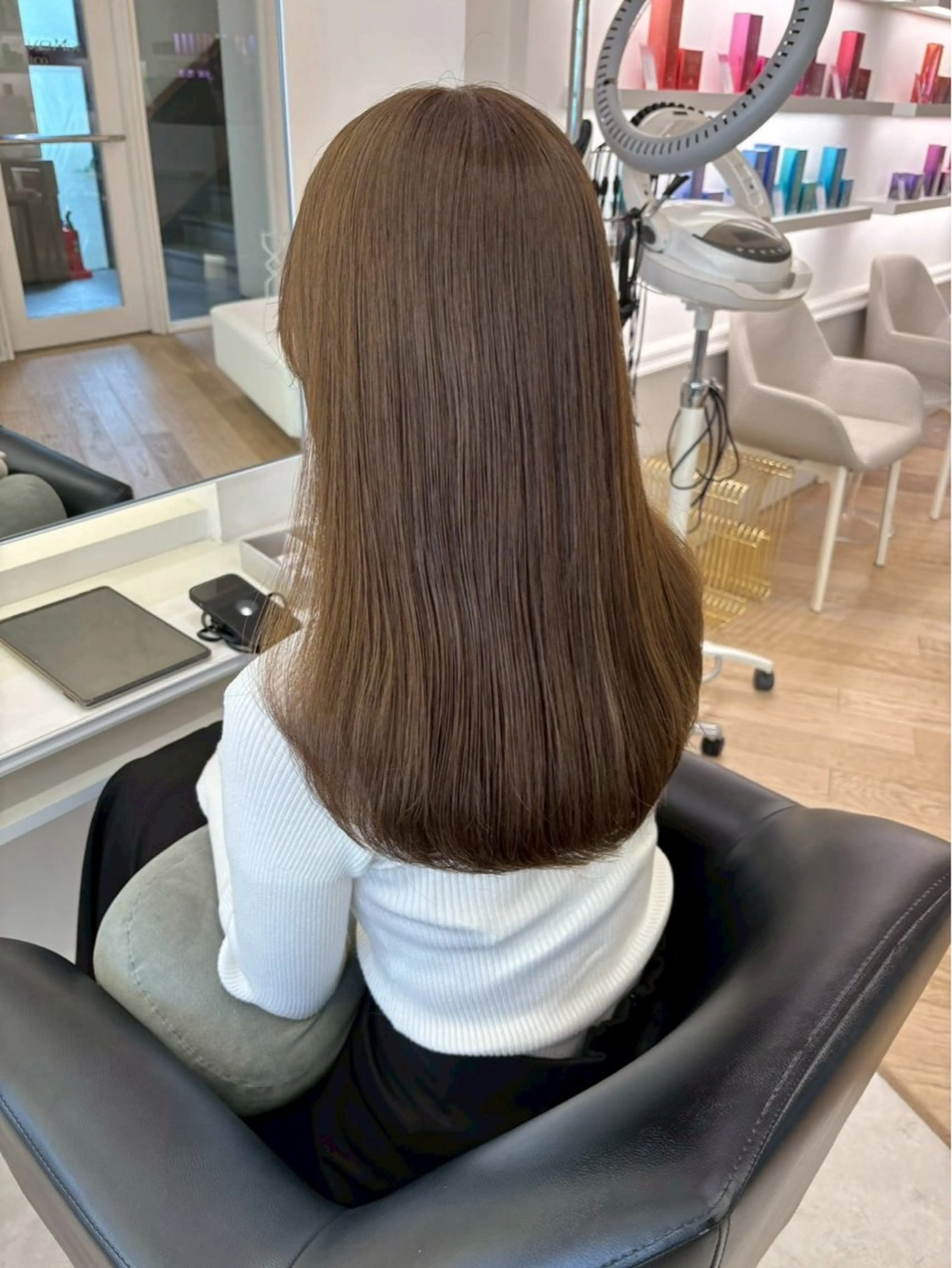 ロング カラー ベージュカラー オリーブベージュ ヘアカラー ParveMix 岡本えりかのヘアスタイル