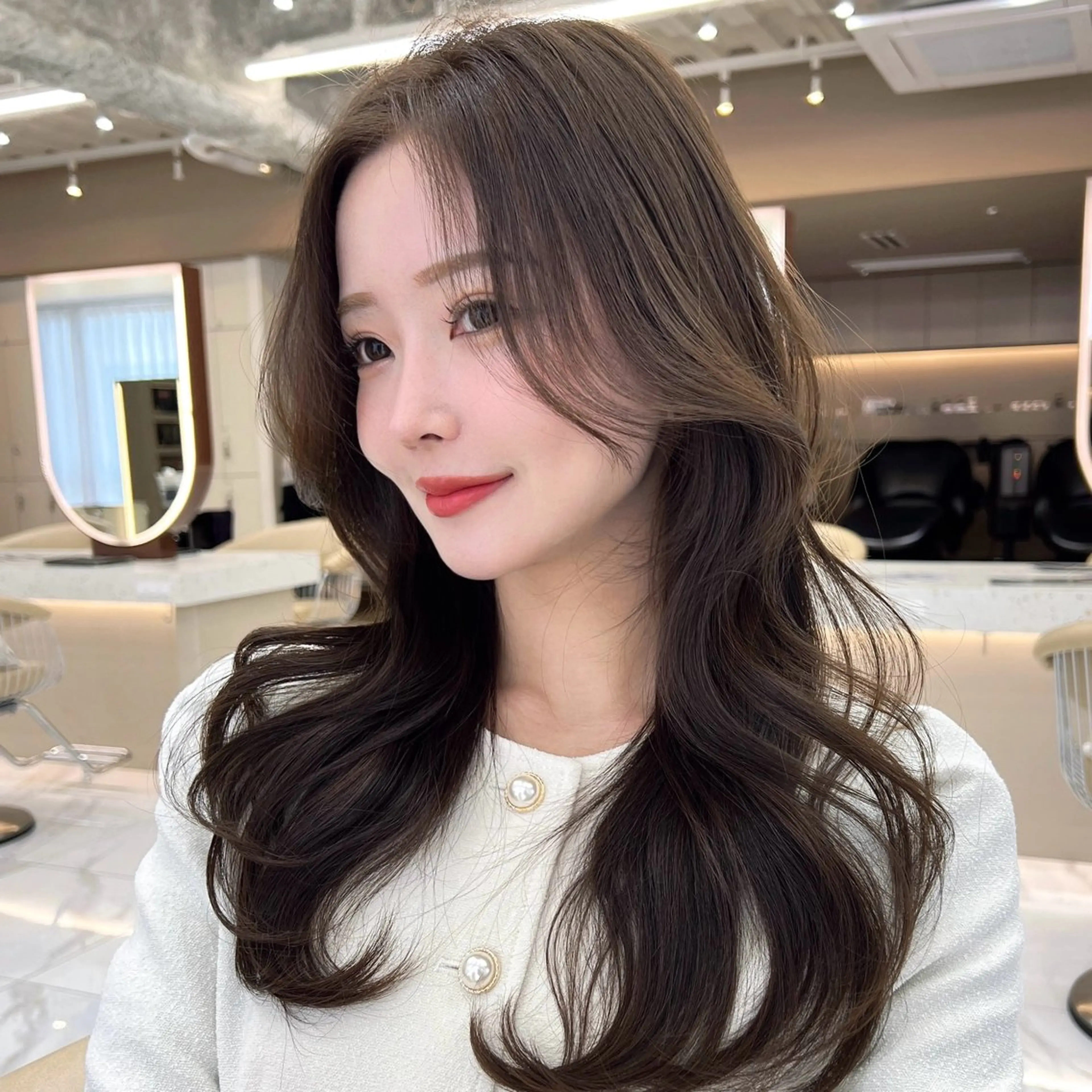 ミディアム カラー カット ヘアカラー トリートメント レイヤー|縮毛矯正 |韓国ボブ|岡田洸太のヘアスタイル