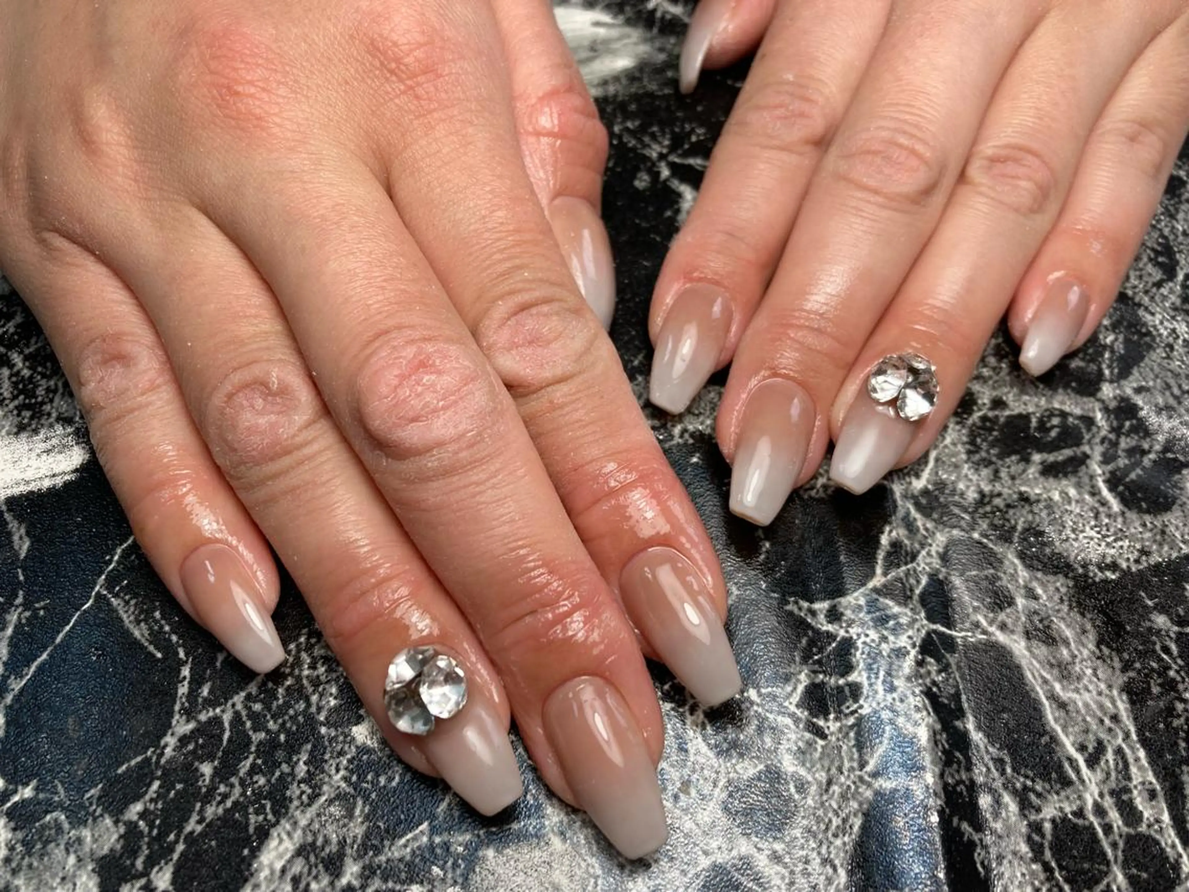 ミディアム ネイル ハンドネイル フットネイル ✴︎ Delightのネイルデザイン