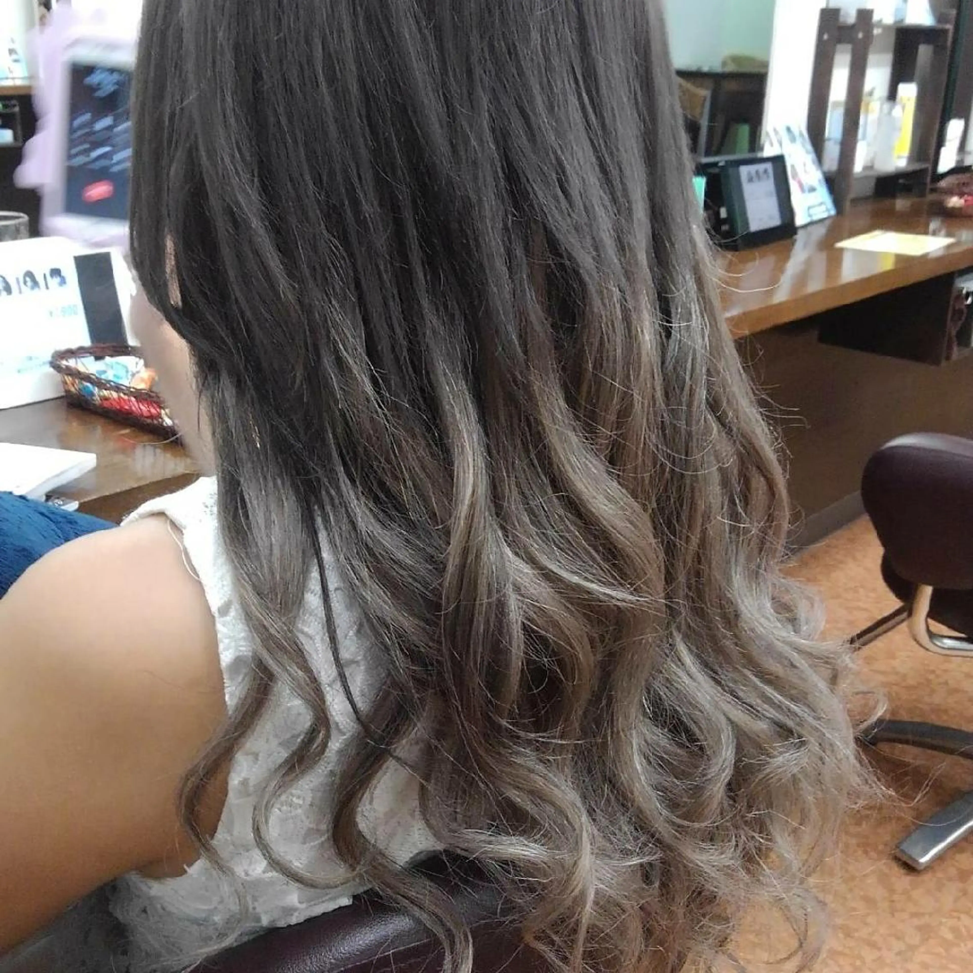 カラー ライブトレア YOSHIKIのヘアスタイル