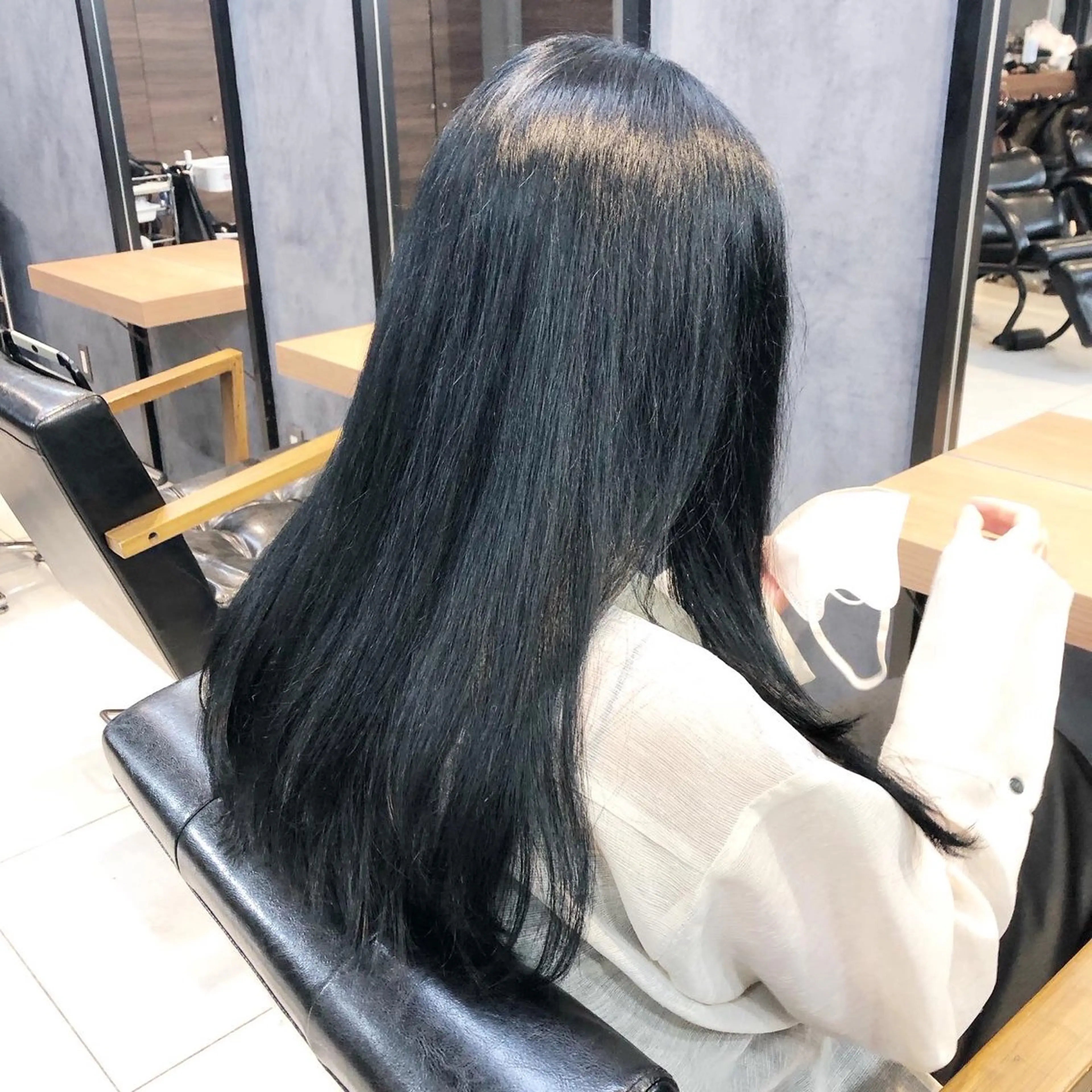 ロング カラー ヘアアレンジ 黒髪 ブルーカラー ブルーブラック ヘアカラー トリートメント メンズ特化✂️栗原 侑也のヘアスタイル