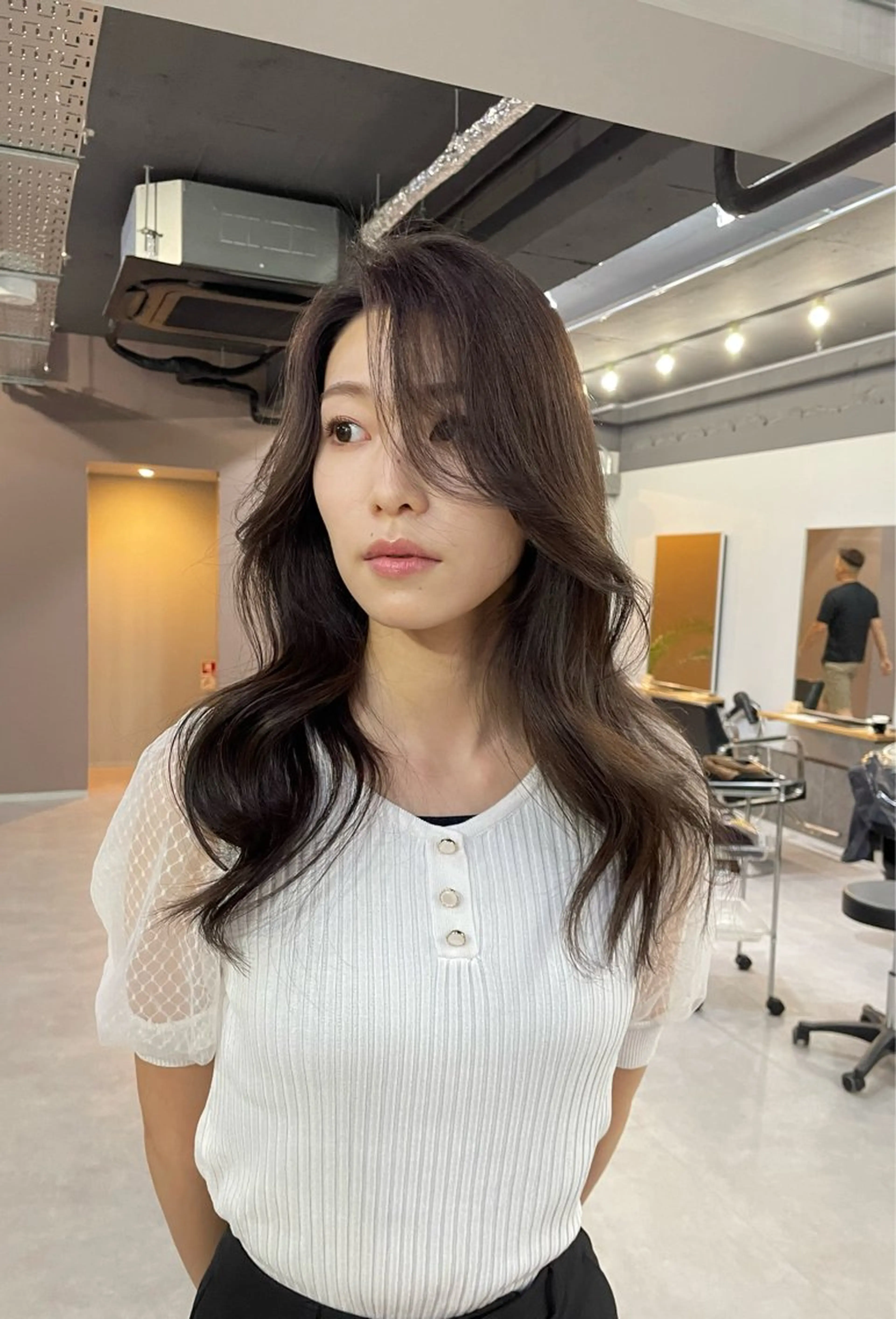 ミディアム カラー カット ヘアカラー トリートメント 西村あきや トレンド韓国ヘアのヘアスタイル