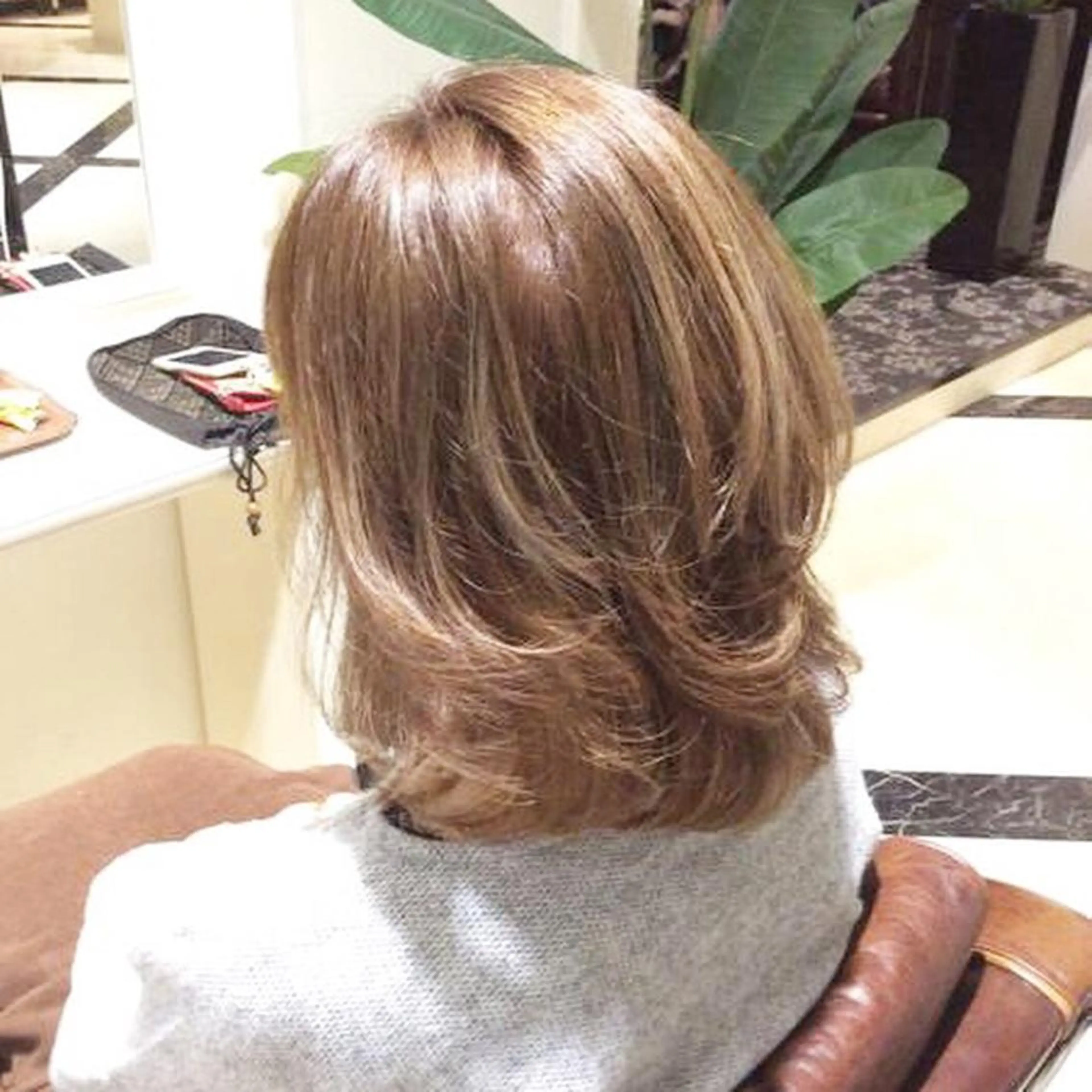 セミロング カラー ベージュカラー ハイトーンカラー na3moe【ナナナモエ】所属・髪質改善✨カラー特化 サロン🎨平尾晃一のヘアスタイル