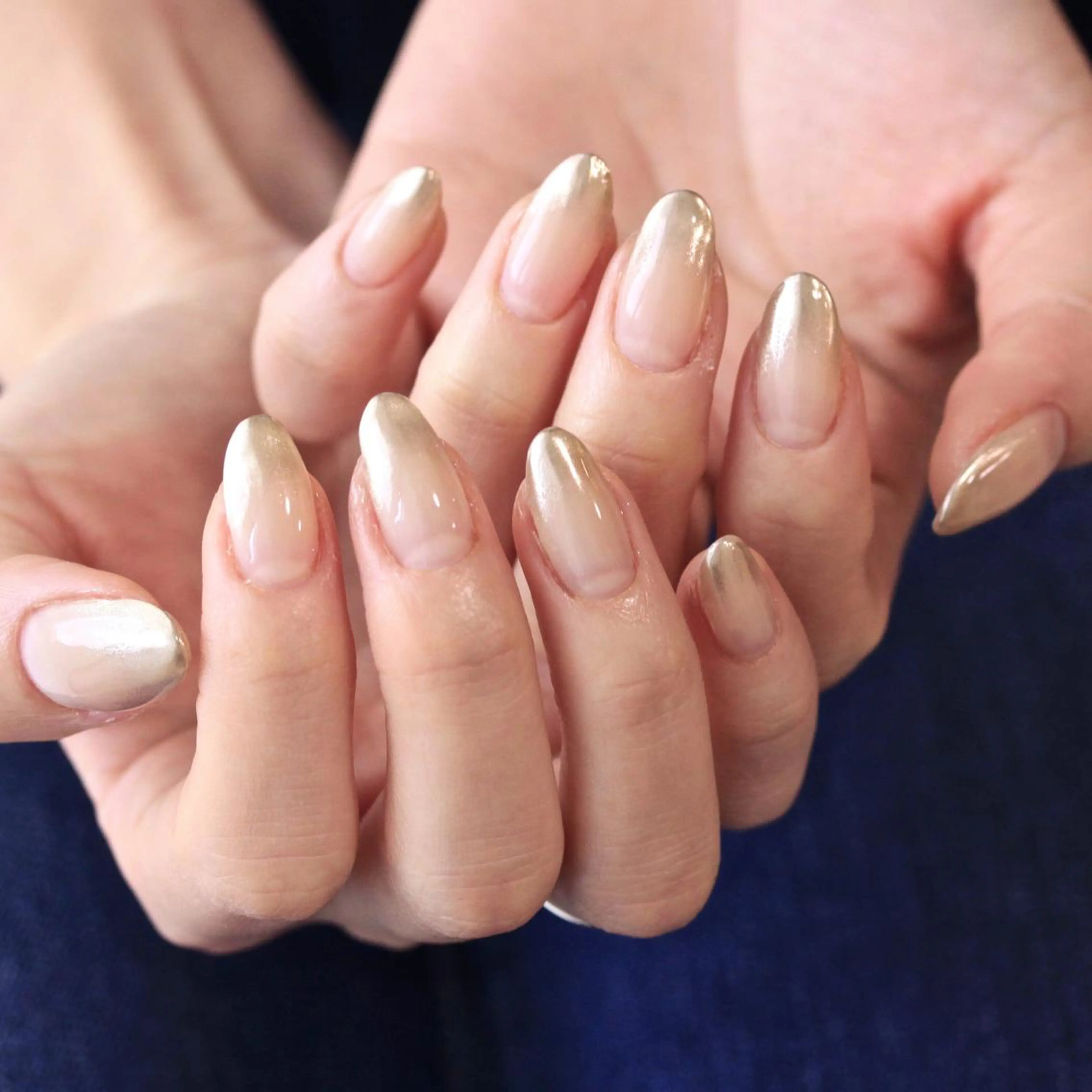 ネイル ゴールド ミラーネイル ハンドネイル Elio 国泰寺のネイルデザイン