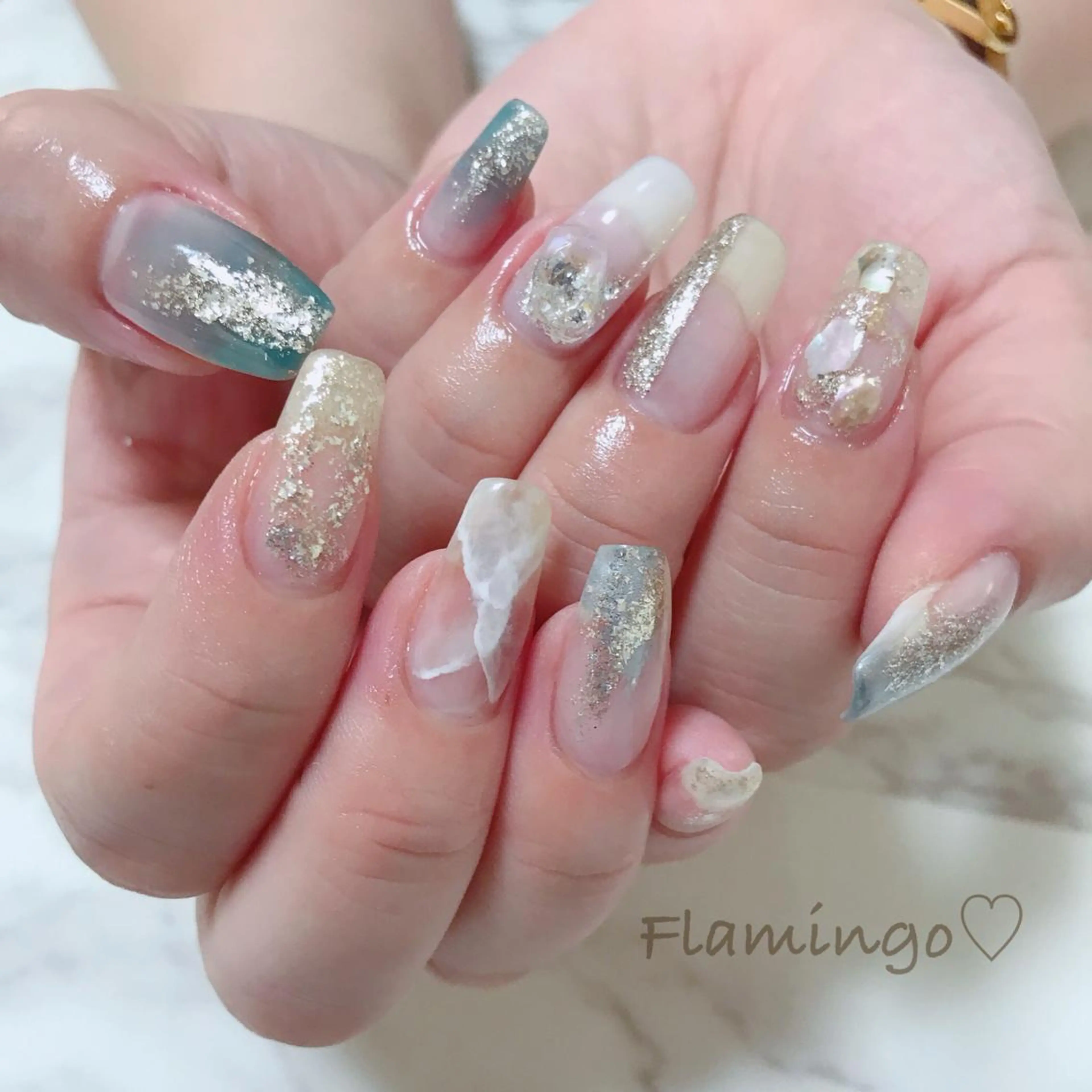 ネイル キラキラネイル ラメ(グリッター) ニュアンスネイル スクエアネイル フィルイン／自爪育成 ／爪に優しい施術のネイルデザイン