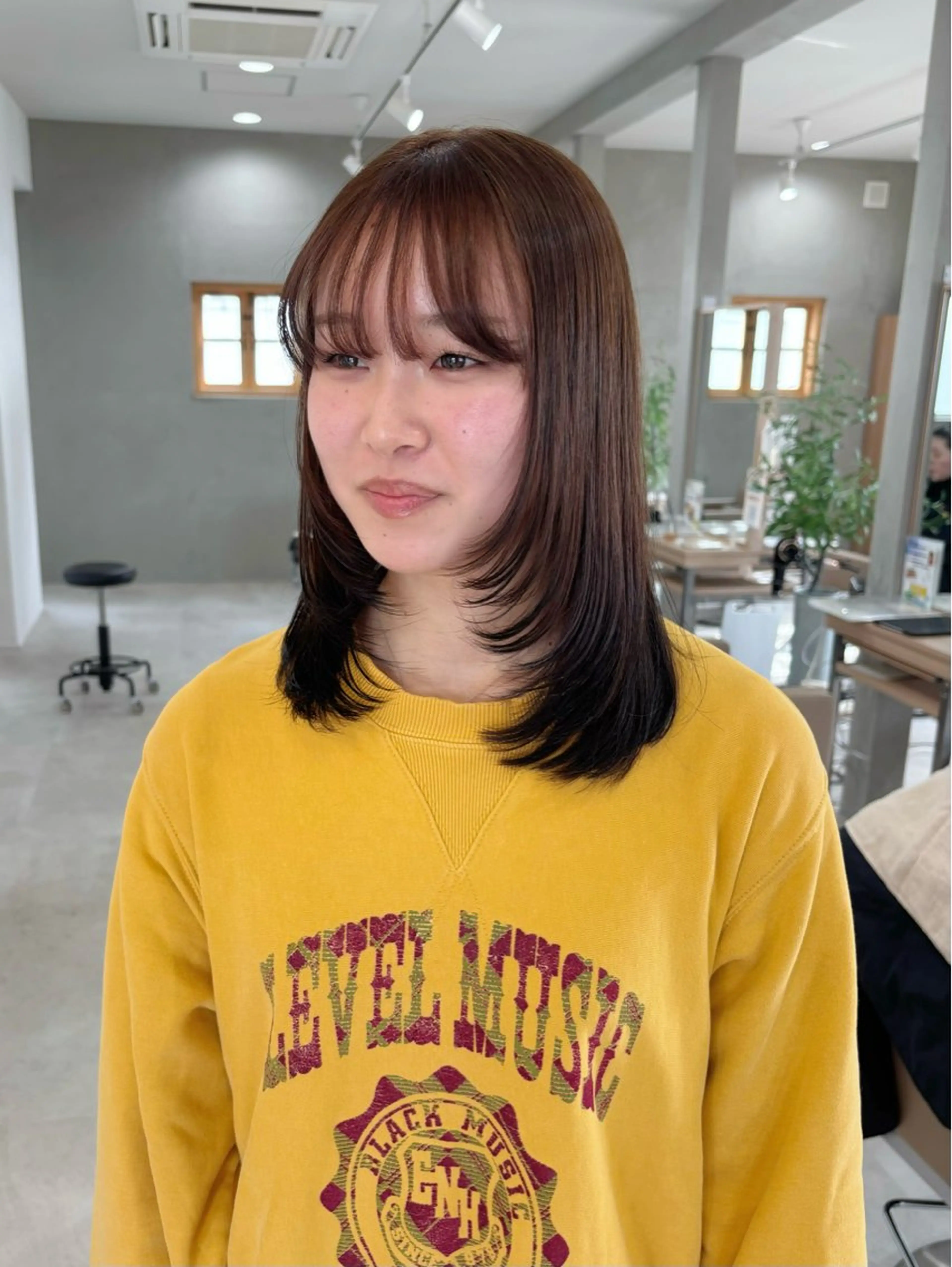 ミディアム カラー 顔まわりレイヤー 顔周りカット レイヤーカット カット ヘアカラー トリートメント 真弓 理沙/艶カラーのヘアスタイル