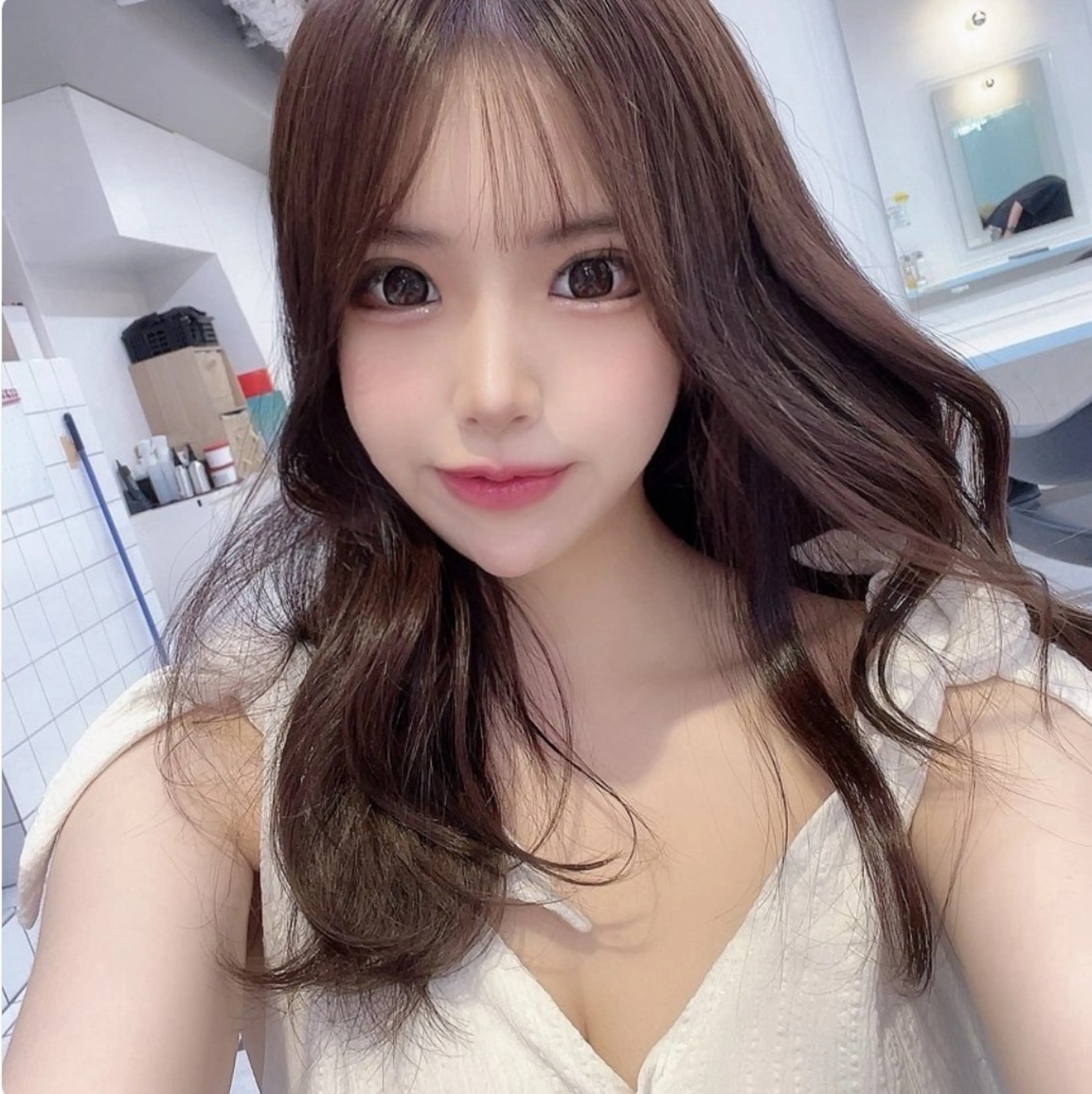 ミディアム ヘアカラー トリートメント サロウィン新宿三丁目East所属・顔周りレイヤー/新宿 /モテ艶カラー/航介のヘアスタイル