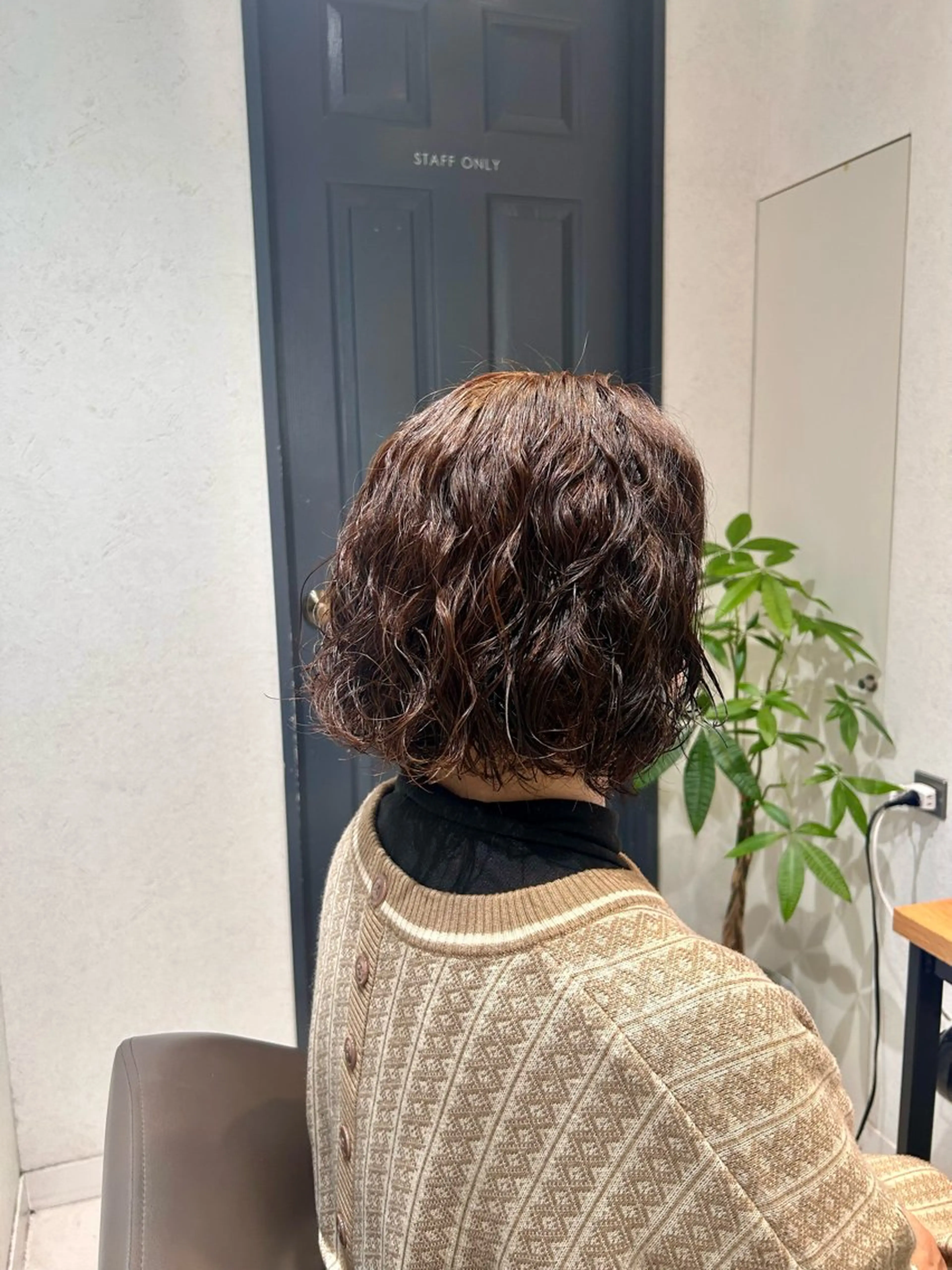 ミディアム パーマ ボブレイヤー ミディアムパーマ ボブ レイヤーカット カット パーマ 保坂 駿太郎のヘアスタイル