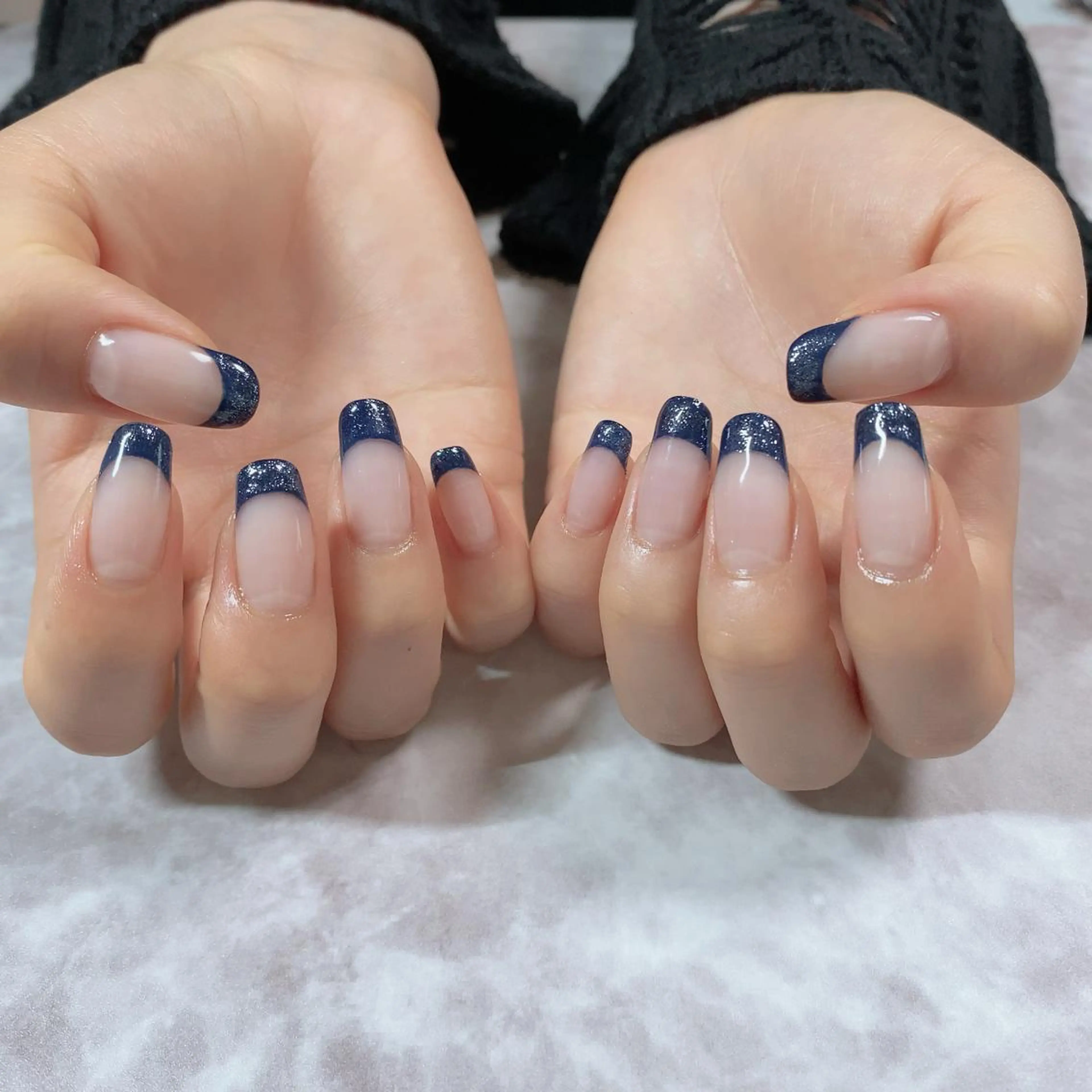 ネイル フレンチネイル ラメ(グリッター) ネイビー マジョリカ ブルーのネイルデザイン