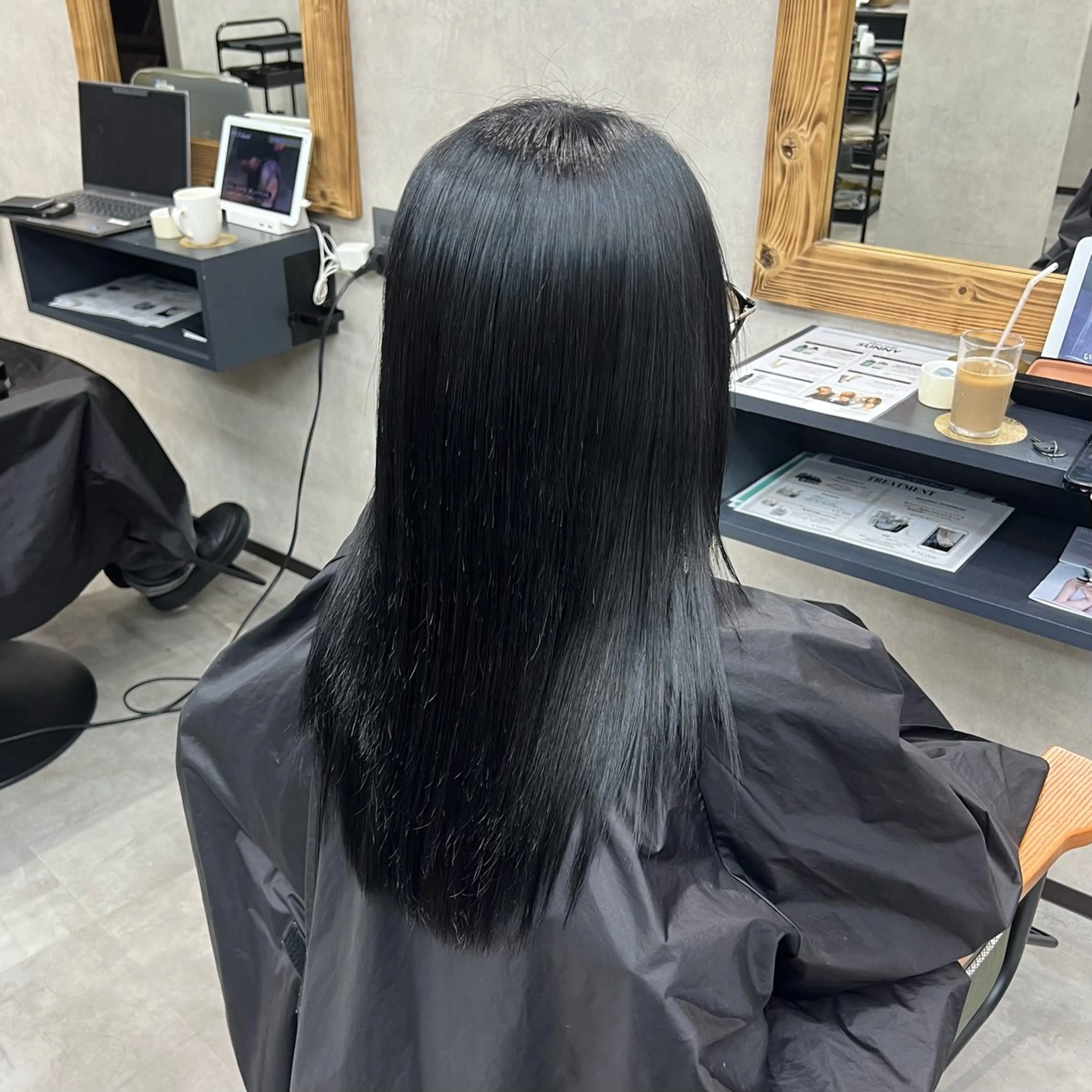 セミロング カラー ヘアカラー 渡来 美都のヘアスタイル