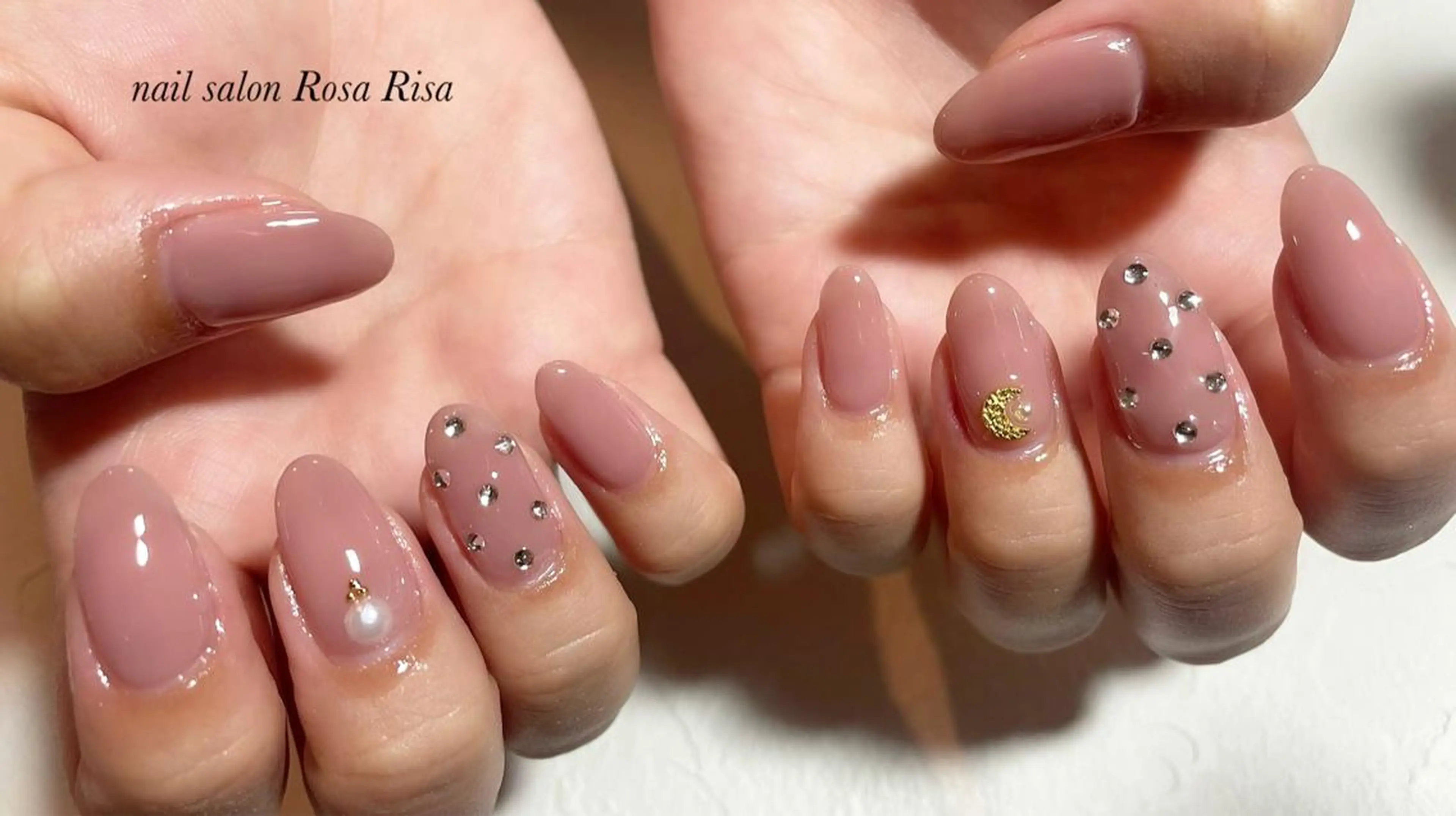 ミディアム ネイル ネイルスタジオ シェイクユアハンズのネイルデザイン