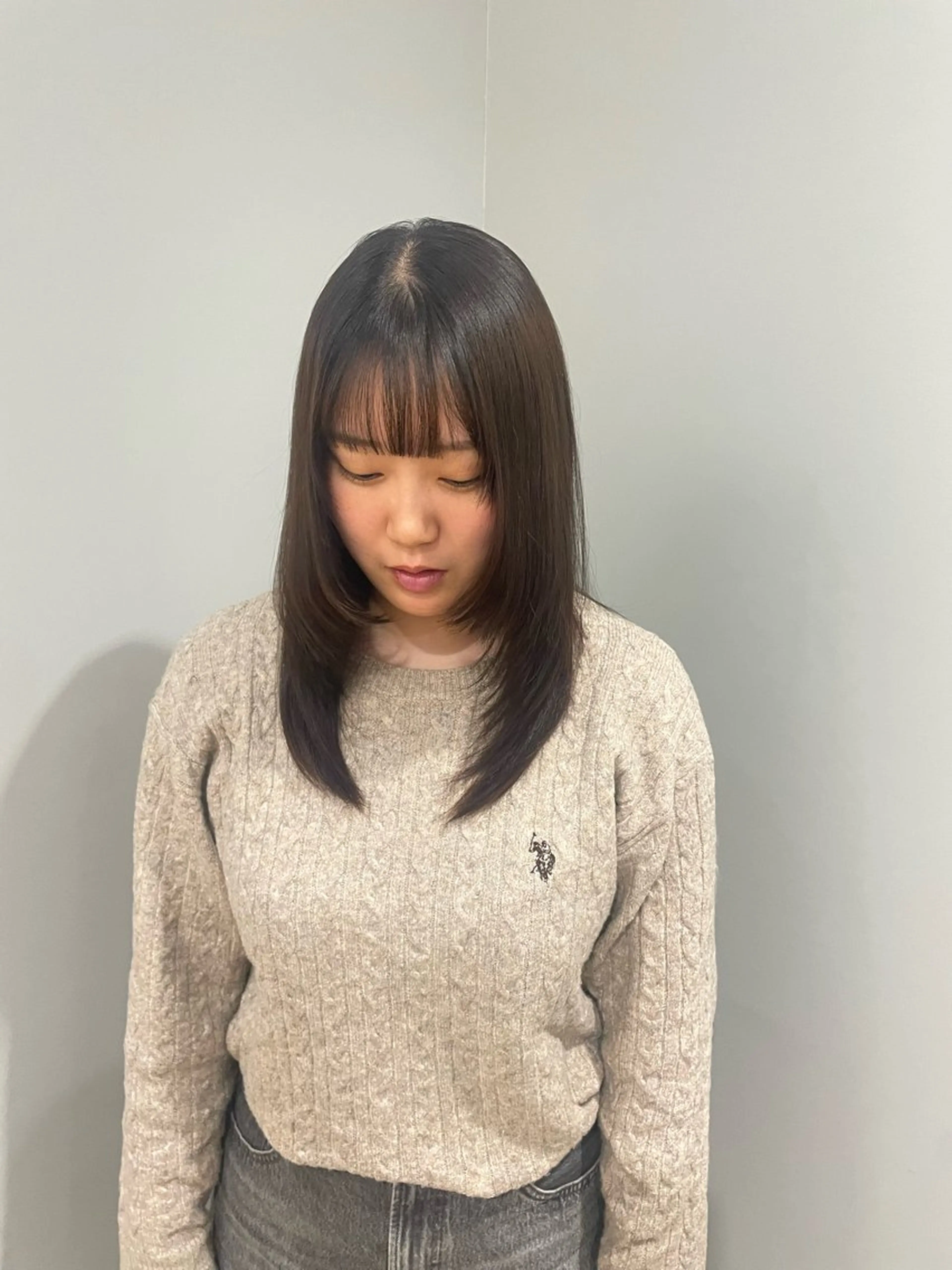 セミロング 顔まわりレイヤー 顔周りカット レイヤーカット 渋谷 夏稀のヘアスタイル