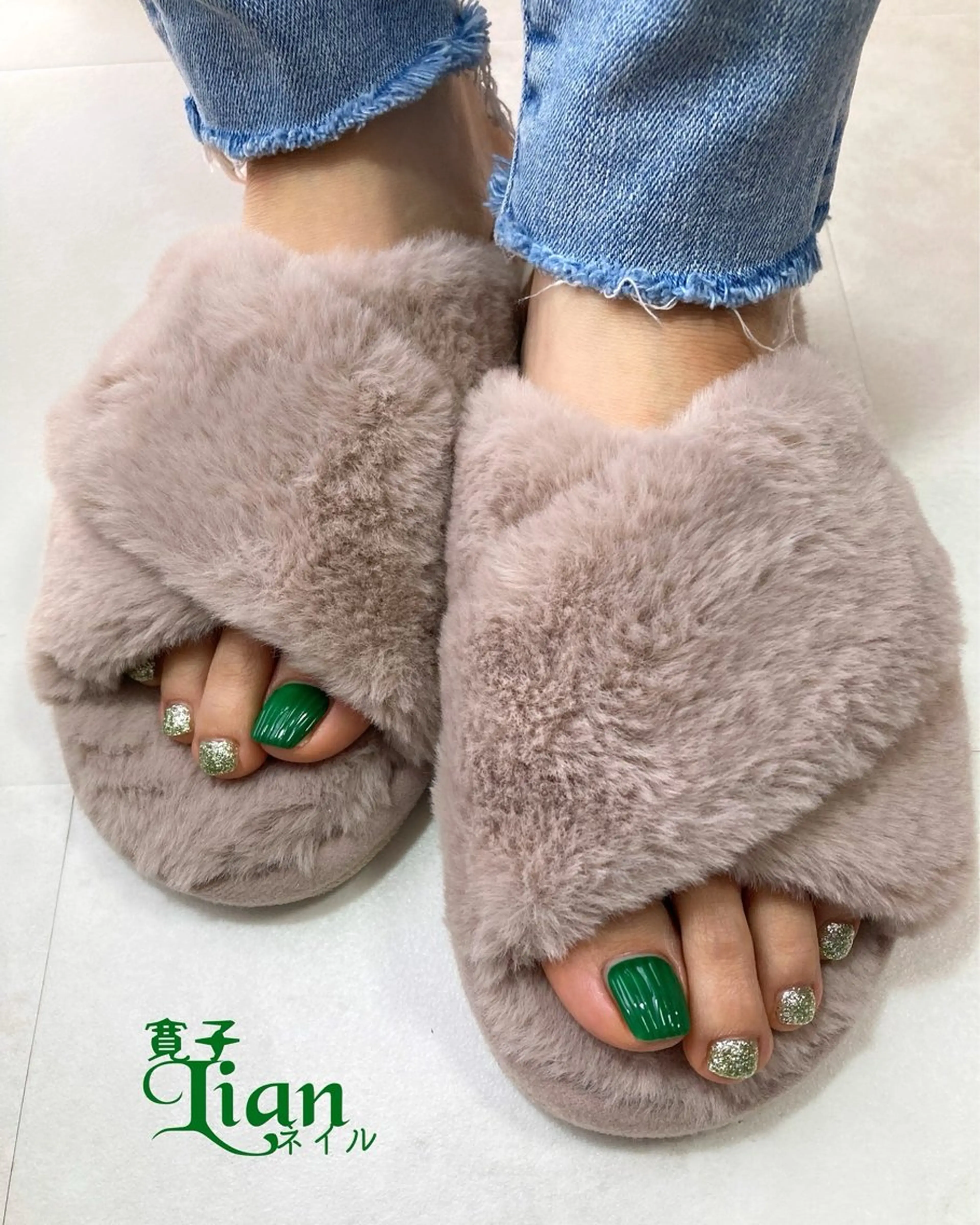 ネイル フットネイル ラメ(グリッター) フットネイル Lianネイル 寛子Lianのネイルデザイン
