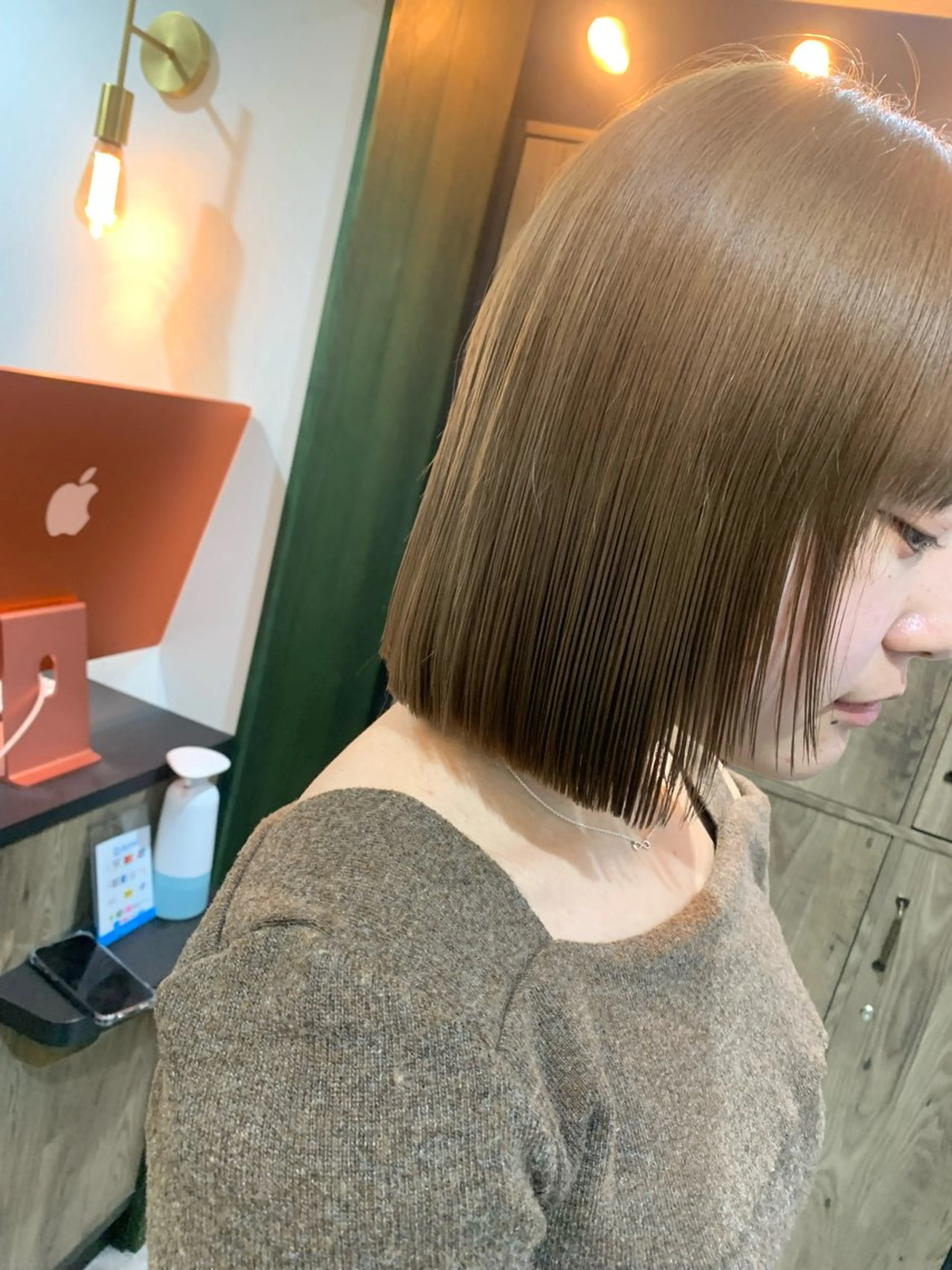 ミディアム 切りっぱなしボブ ボブ 顔周りカット レイヤーカット lena🎀 透明感カラー/韓国風のヘアスタイル