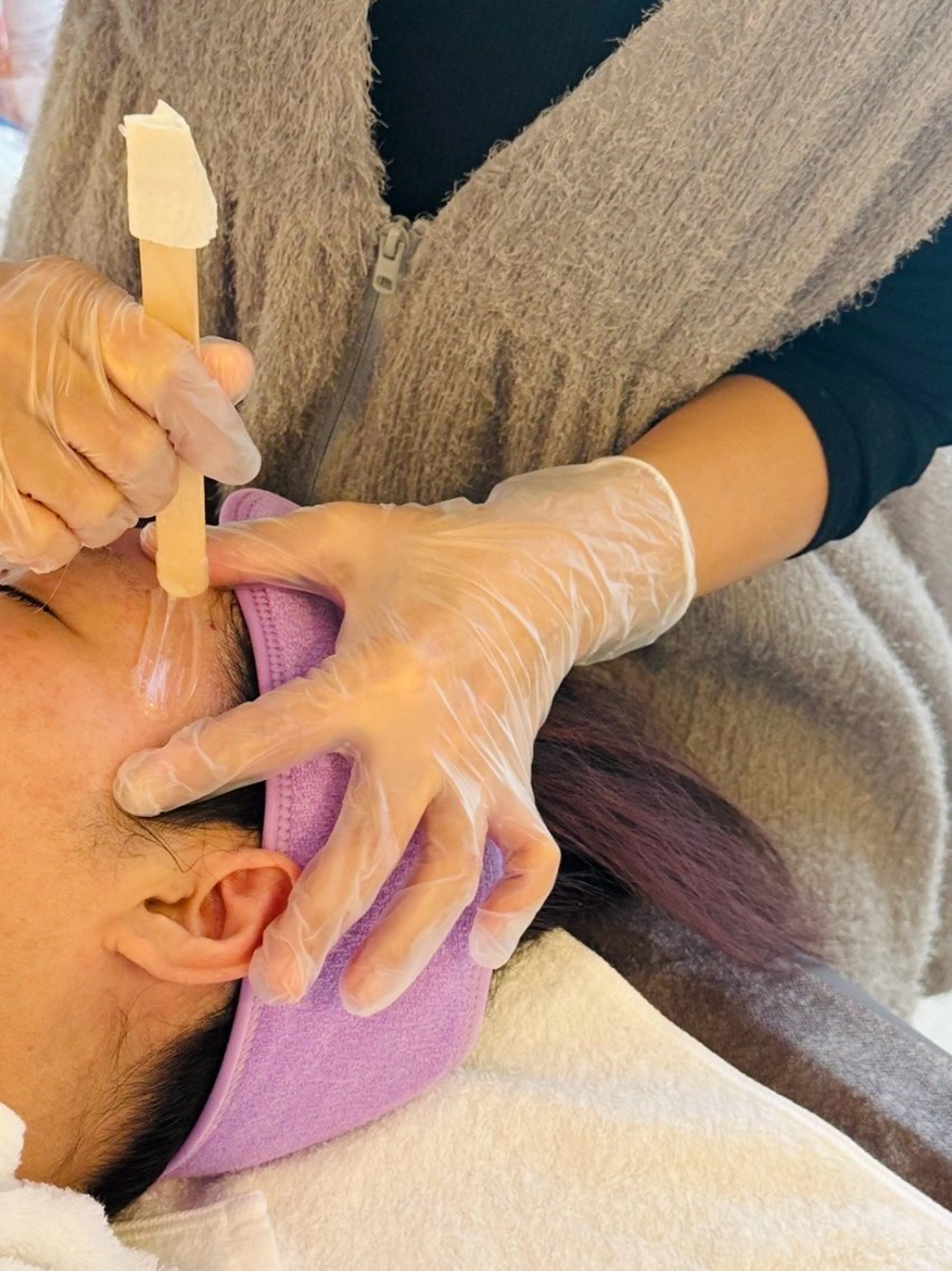 【4月末まで限定】くすみ・ゴワつき改善し毛だけでなくお肌の土台も整えファンデいらずの素肌へ！フェイシャルワックス脱毛🫧の写真