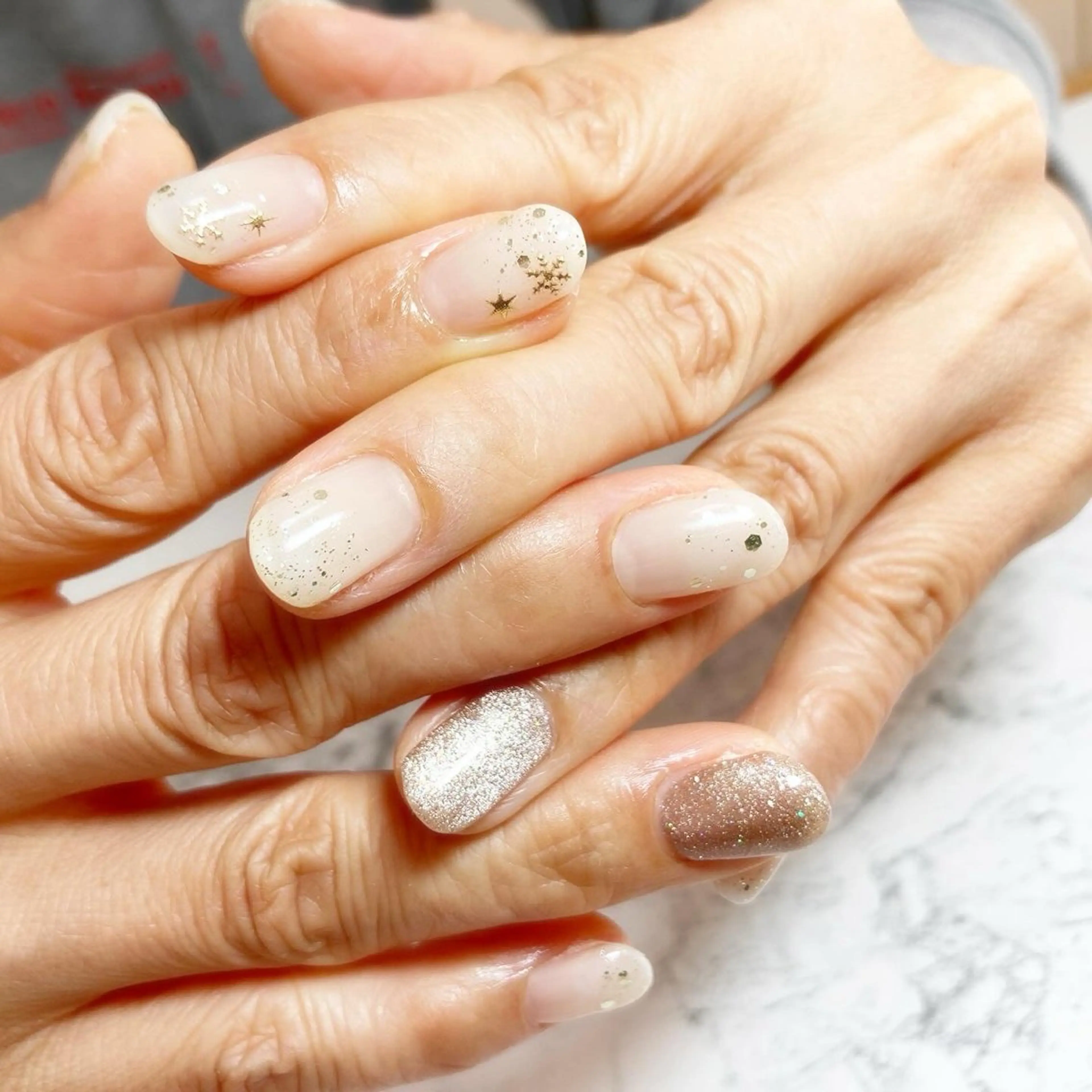 ネイル グラデーション ホワイト 手書きが得意🖌️ Y’s  nailのネイルデザイン