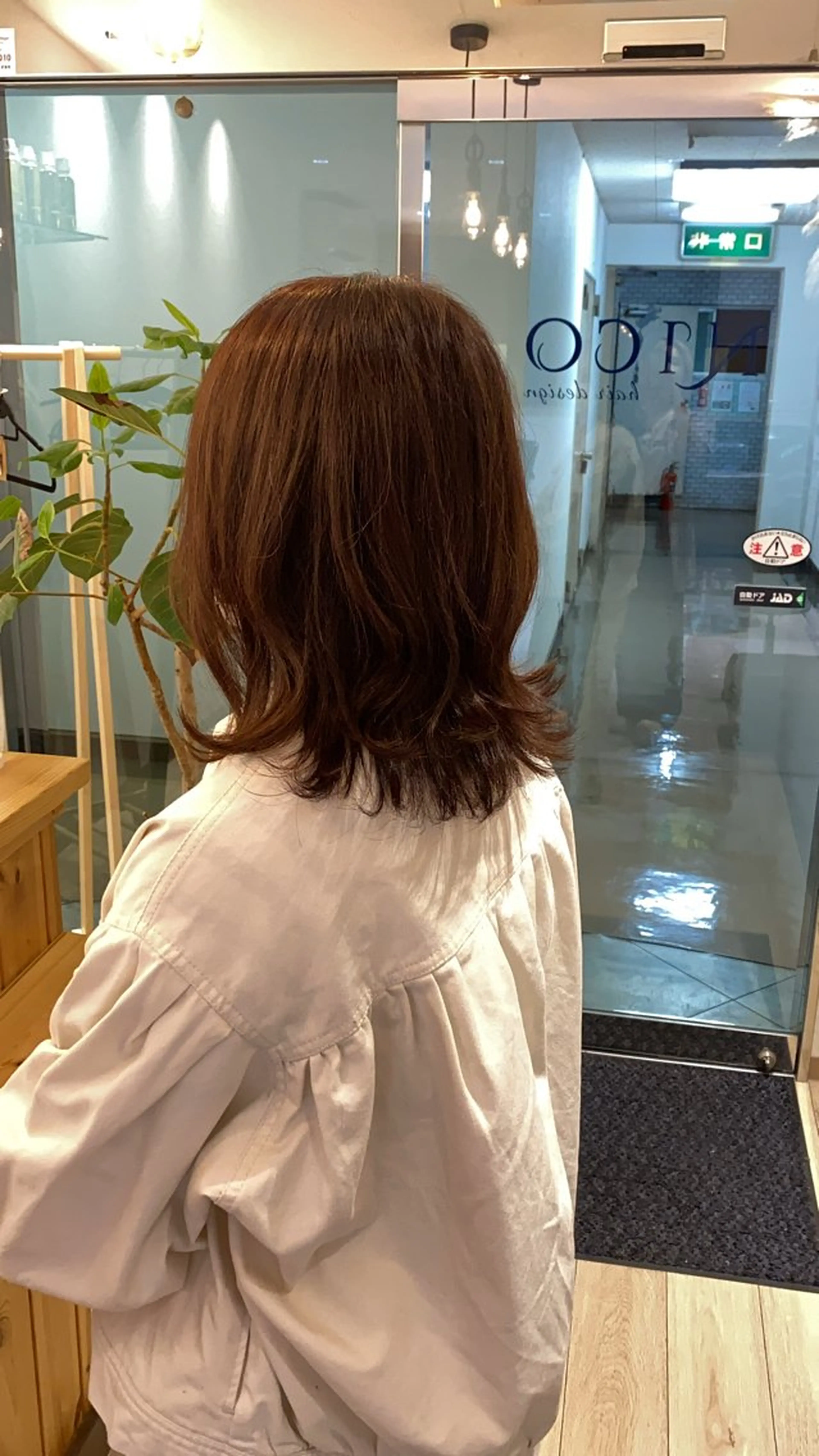 ミディアム くびれヘア レイヤーカット 中村 莉子のヘアスタイル