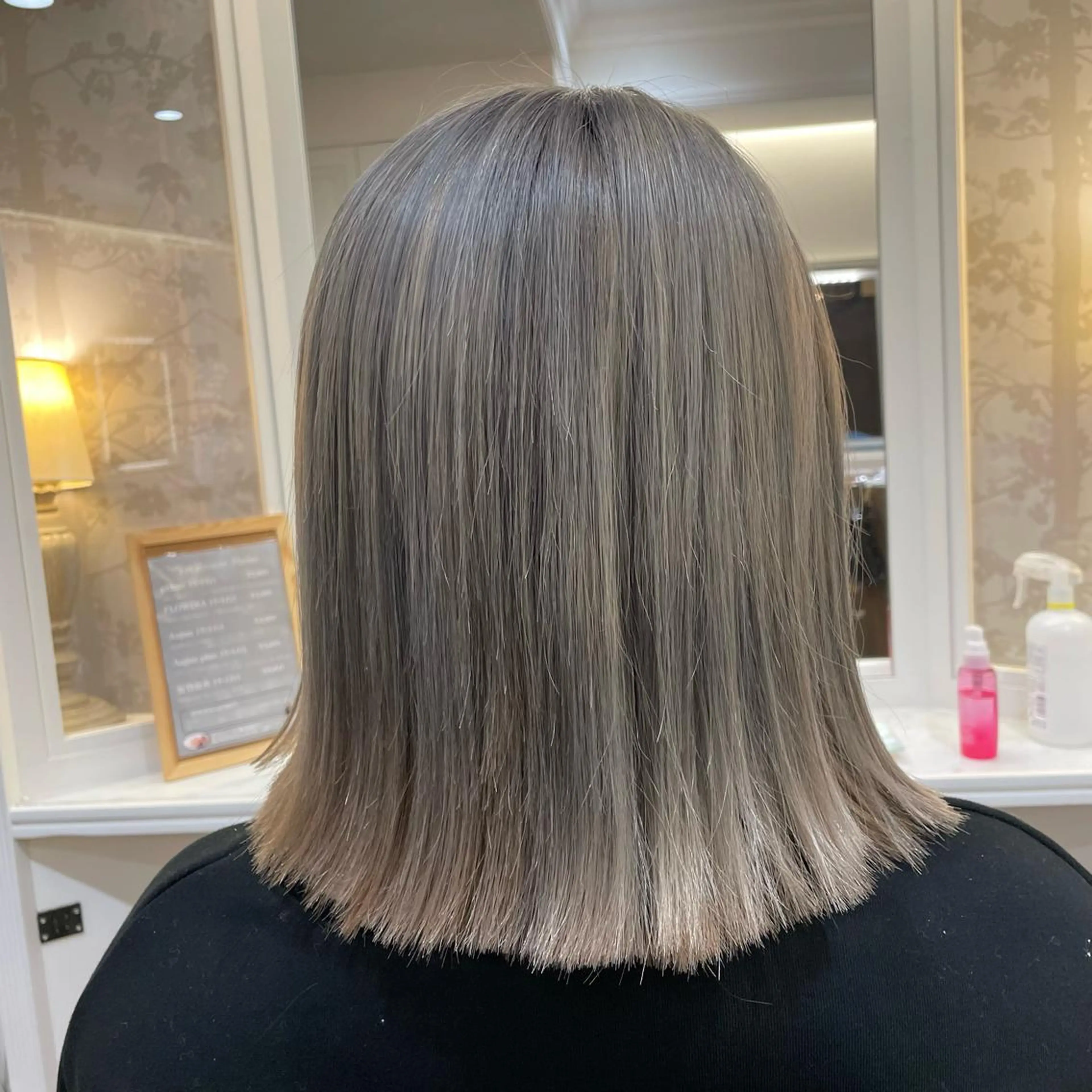 セミロング ヘアカラー トリートメント ブリーチ毛矯正.髪質 改善.髪にドラマをのヘアスタイル