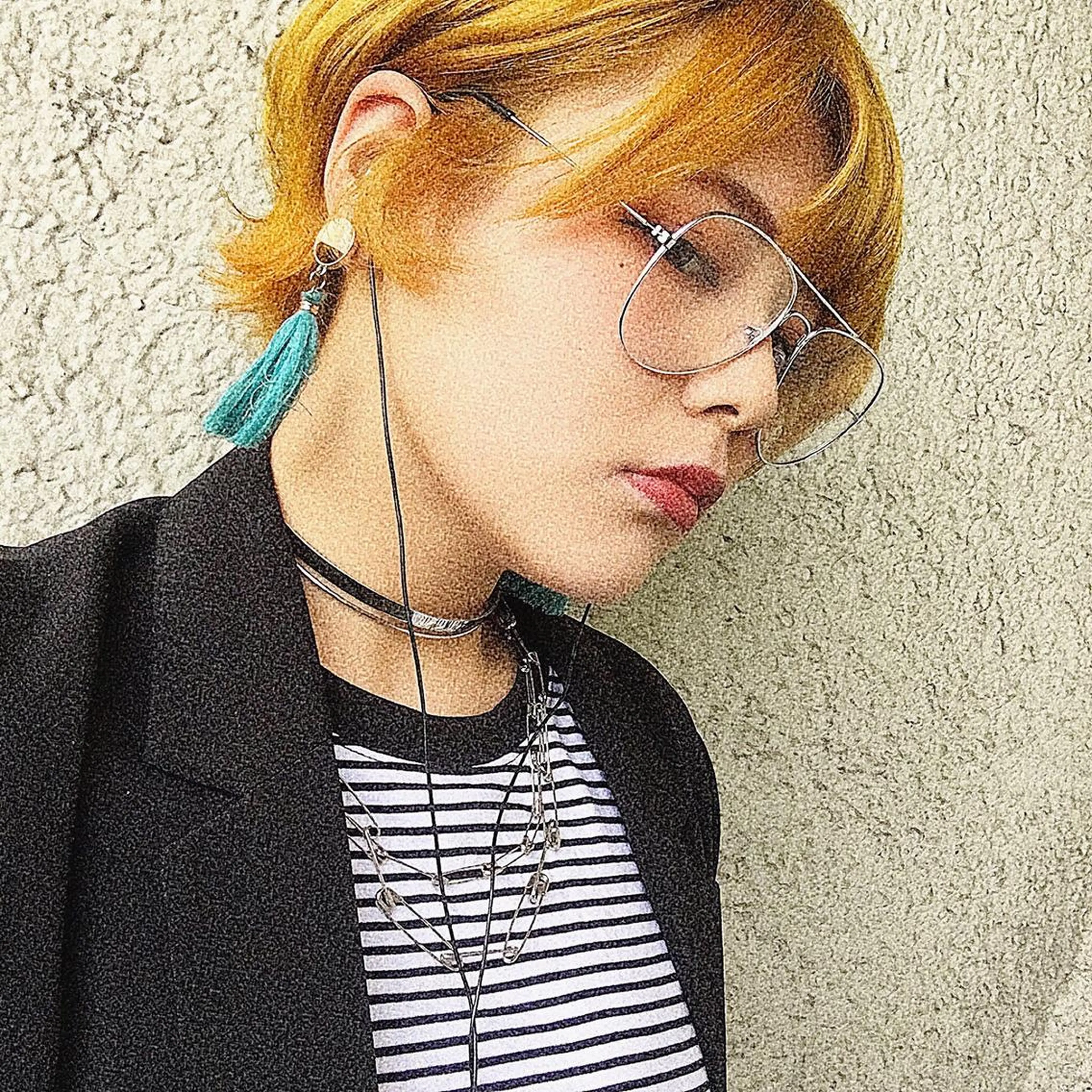 ショート カラー ヘアアレンジ TAKUMAブリーチ /切りっぱなし🪽のヘアスタイル