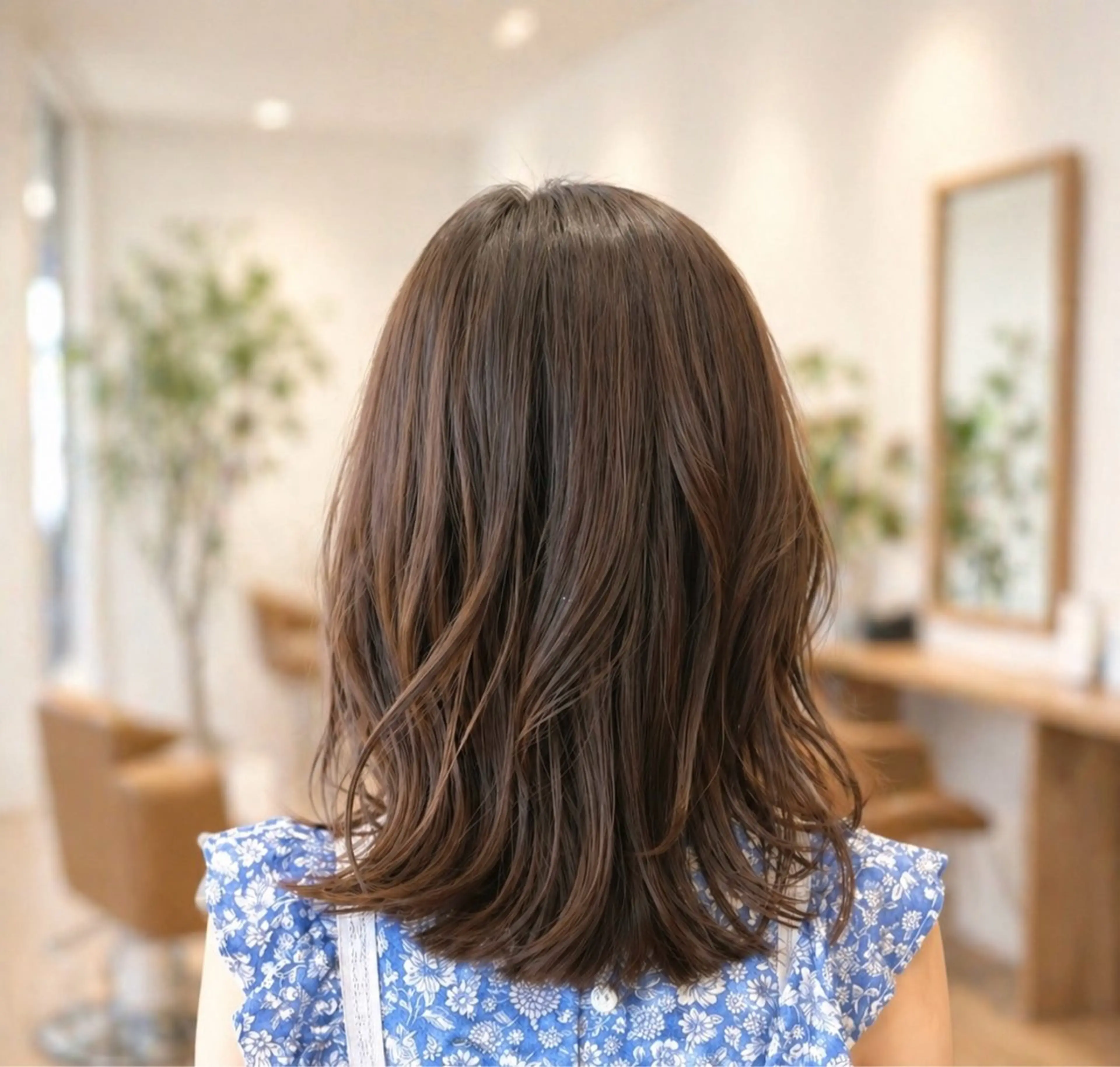 ミディアム レイヤーカット 吉富 博美のヘアスタイル