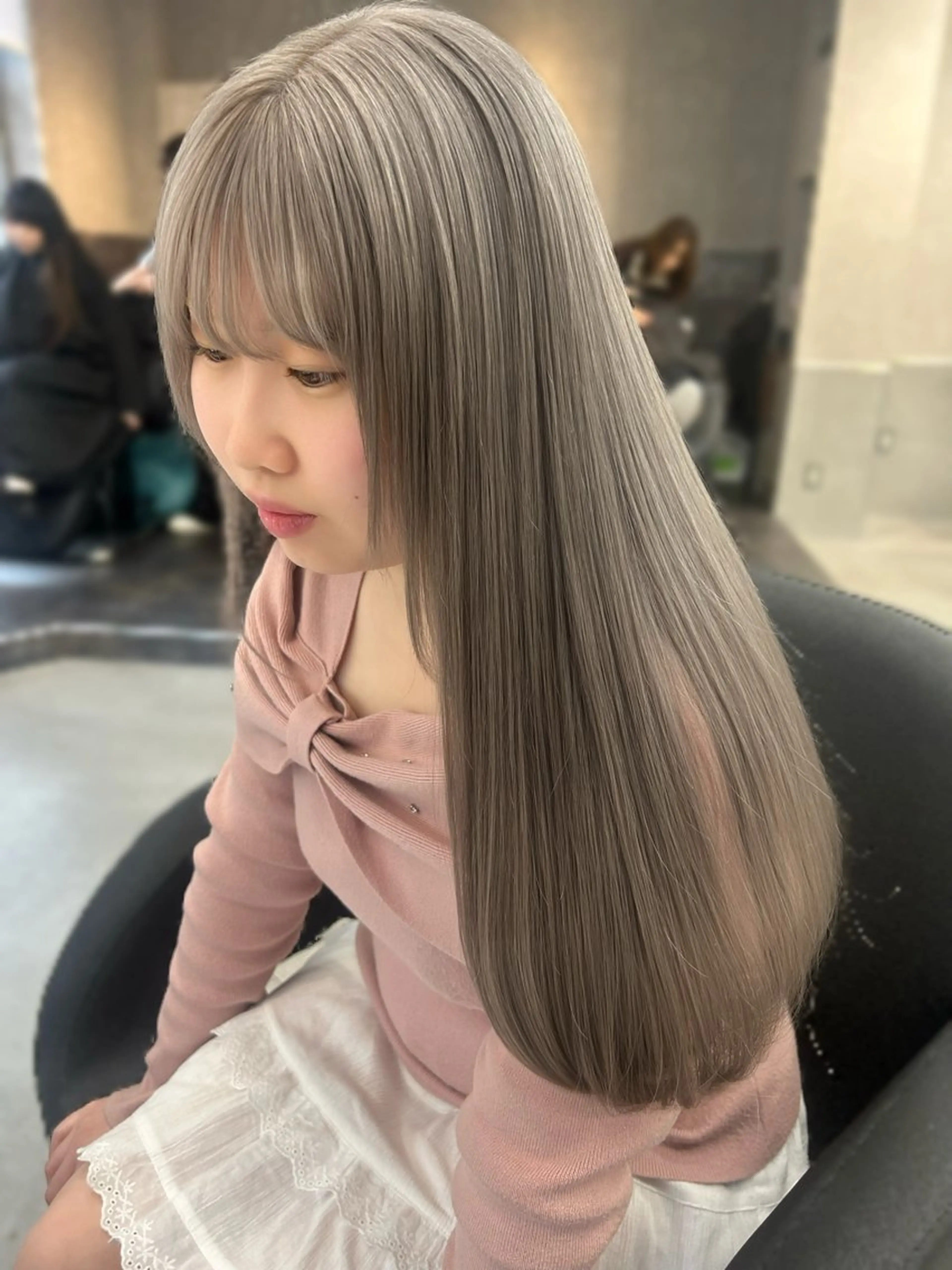 ロング ヘアカラー トリートメント moe🎀 透明感カラーのヘアスタイル