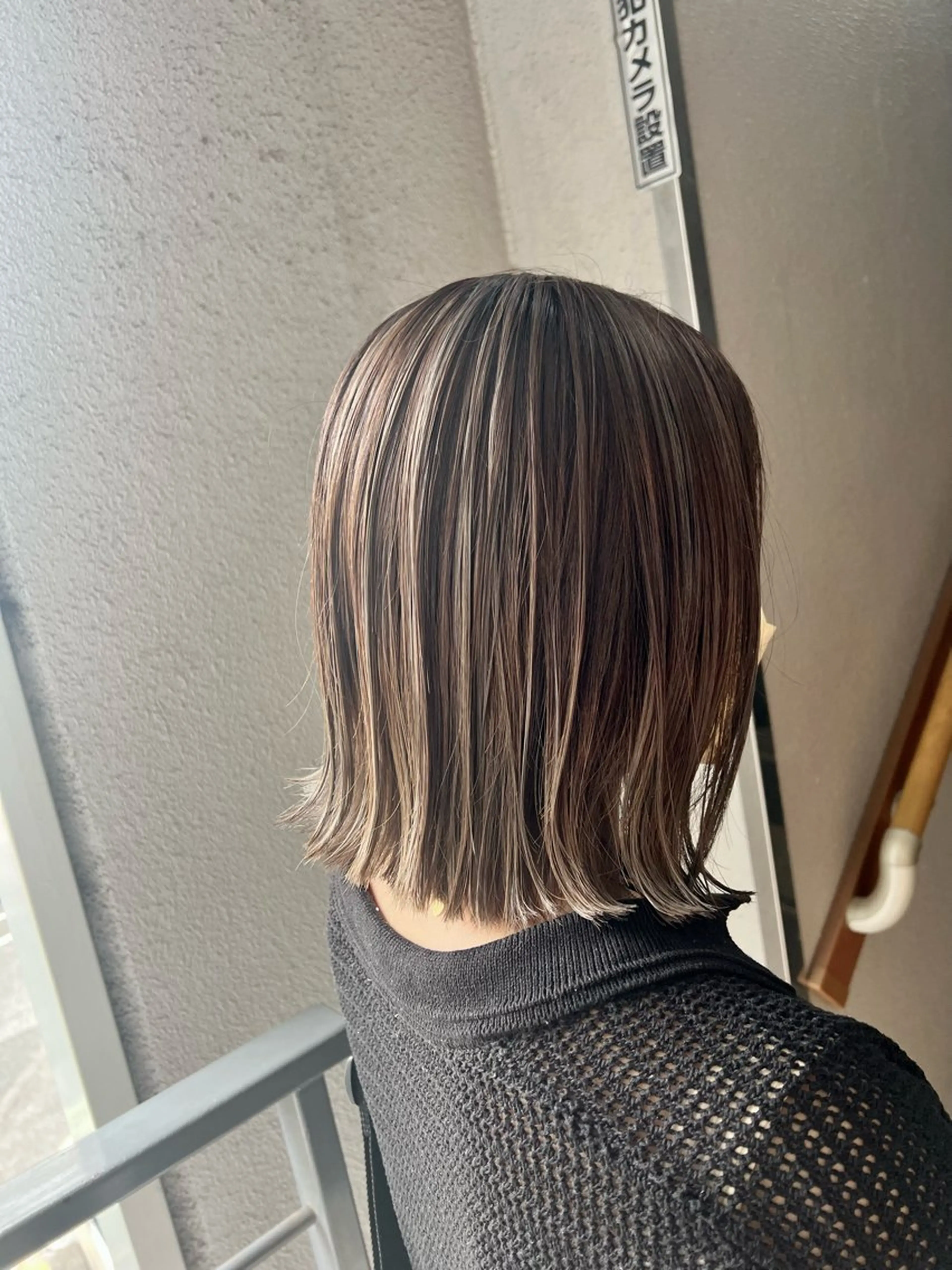 ミディアム カラー バレイヤージュ グレージュ ハイライトカラー ボブ ハイライト カット ヘアカラー トリートメント Kazu .Kのヘアスタイル