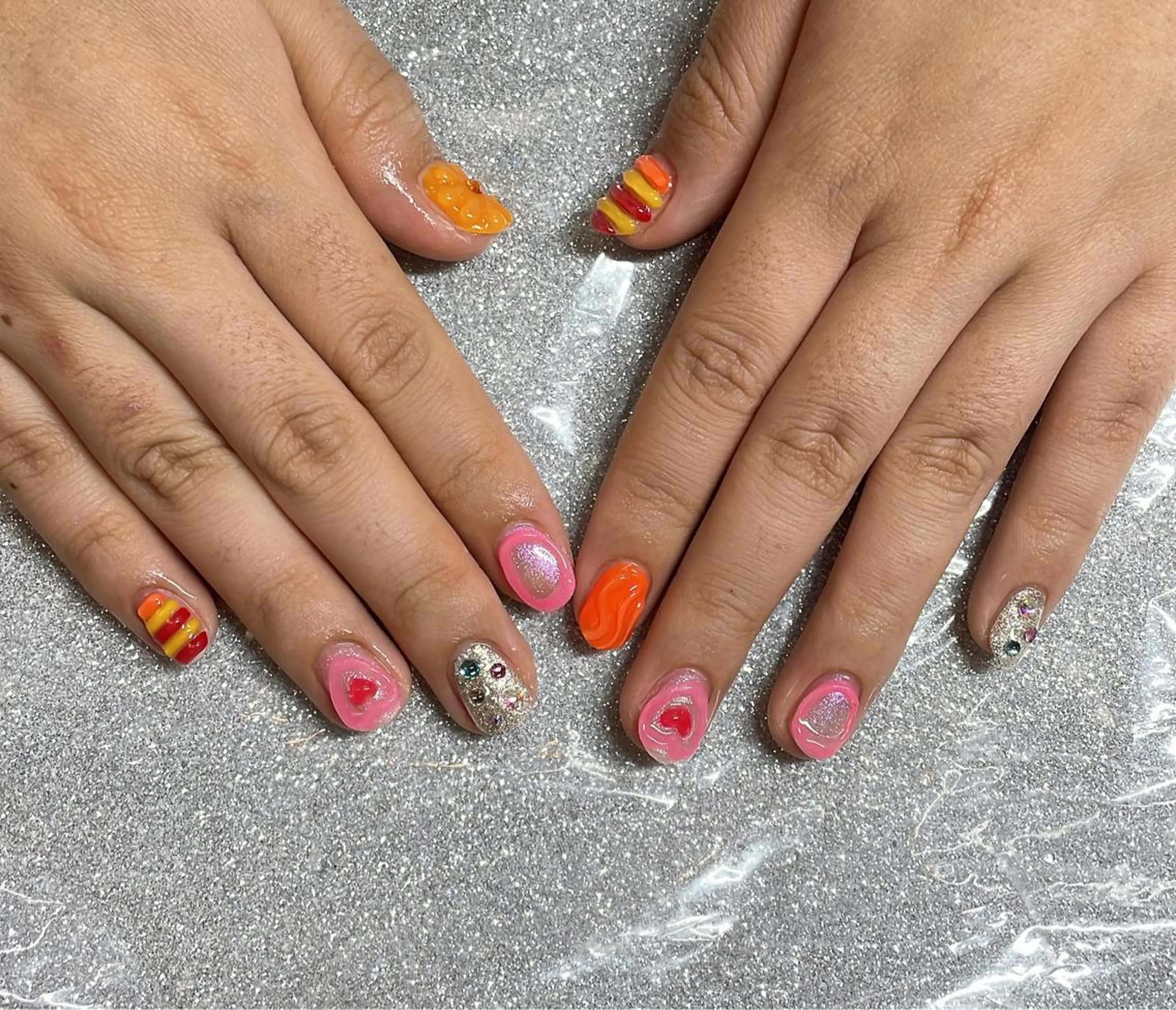 ネイル ハンドネイル VIERU 🌈🎀💖のネイルデザイン