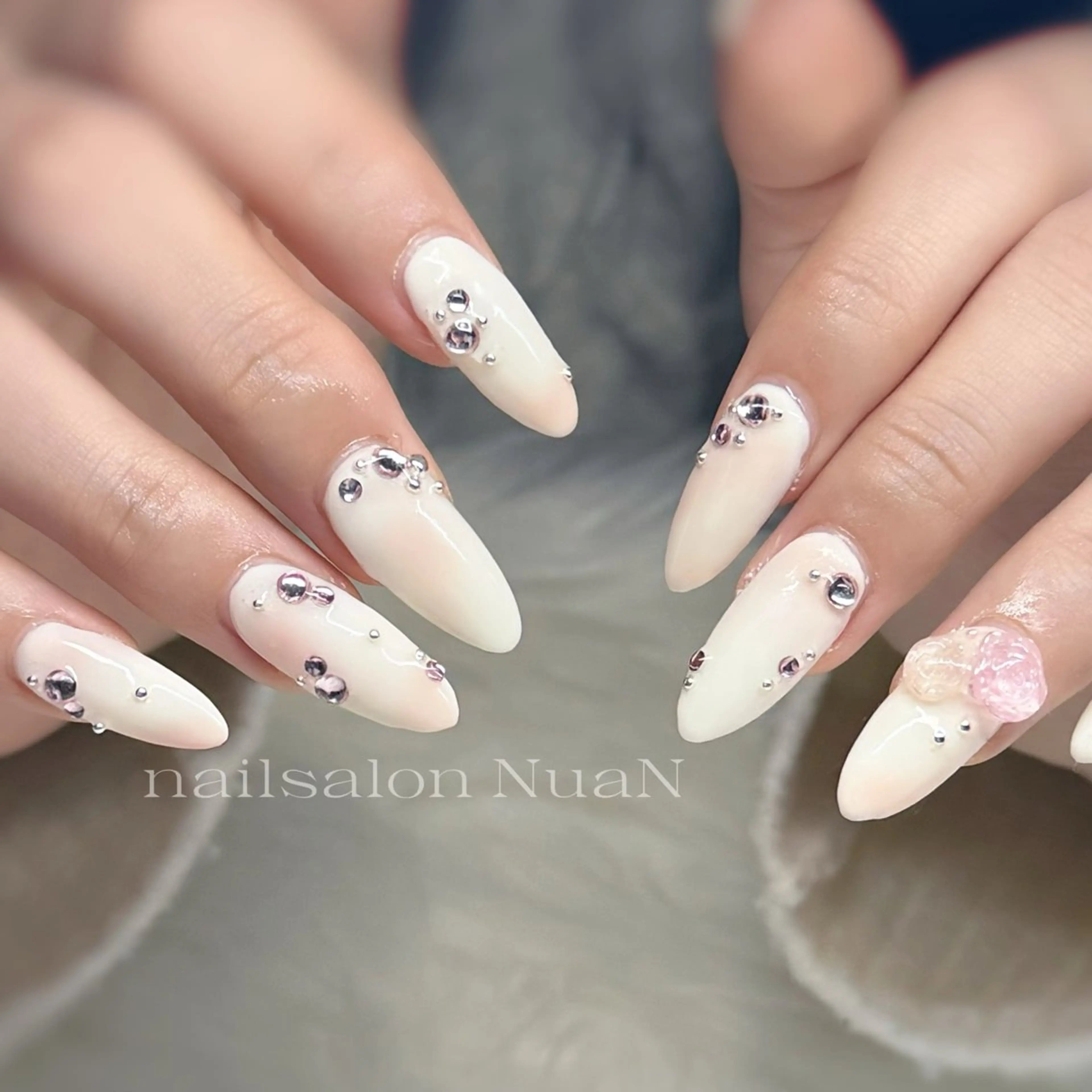 ネイル ハンドネイル NuaN ミニモ停止中のネイルデザイン