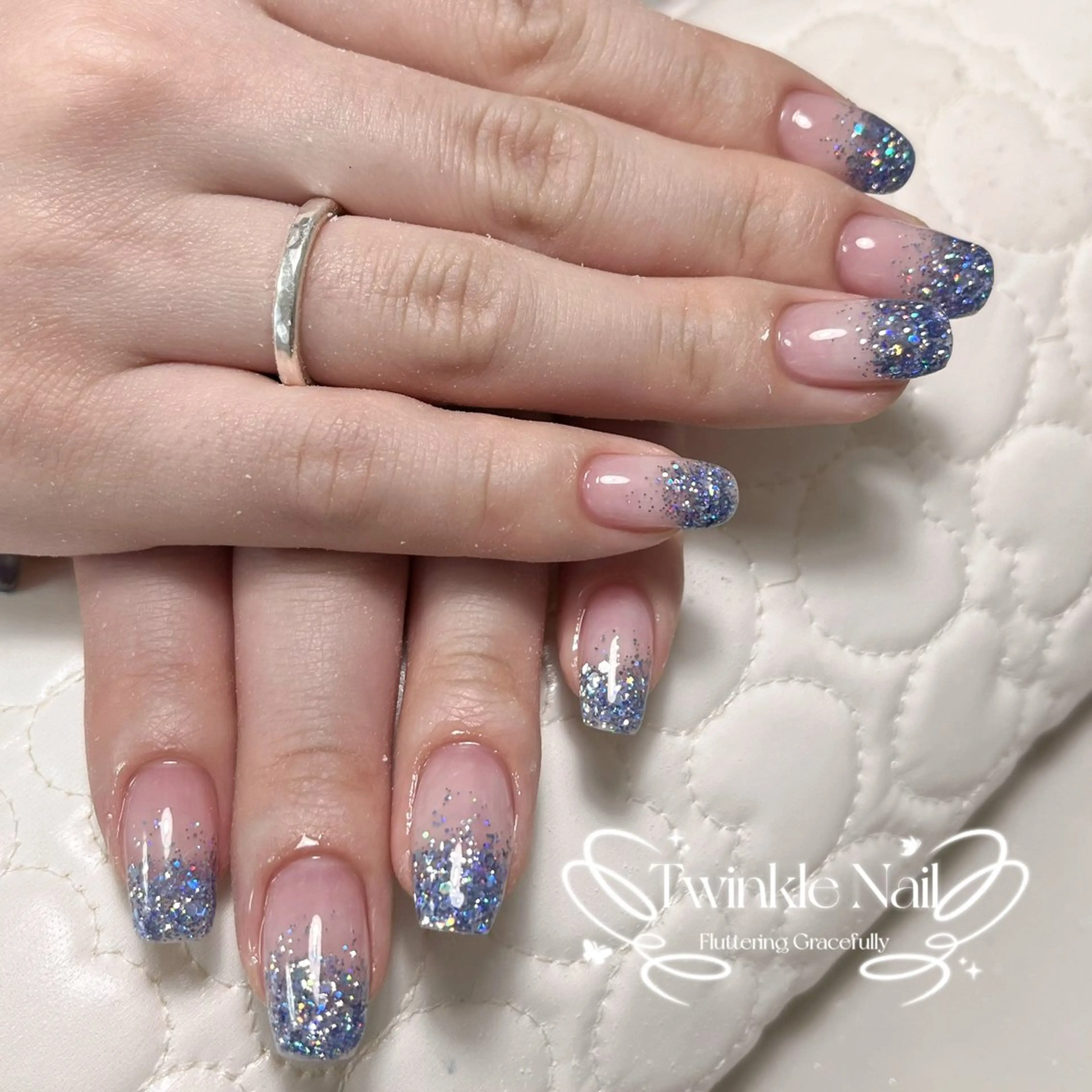 ネイル グラデーション ラメ(グリッター) ラメグラデーション シンプルネイル 夏ネイル Twinkle Nail Kuboのネイルデザイン