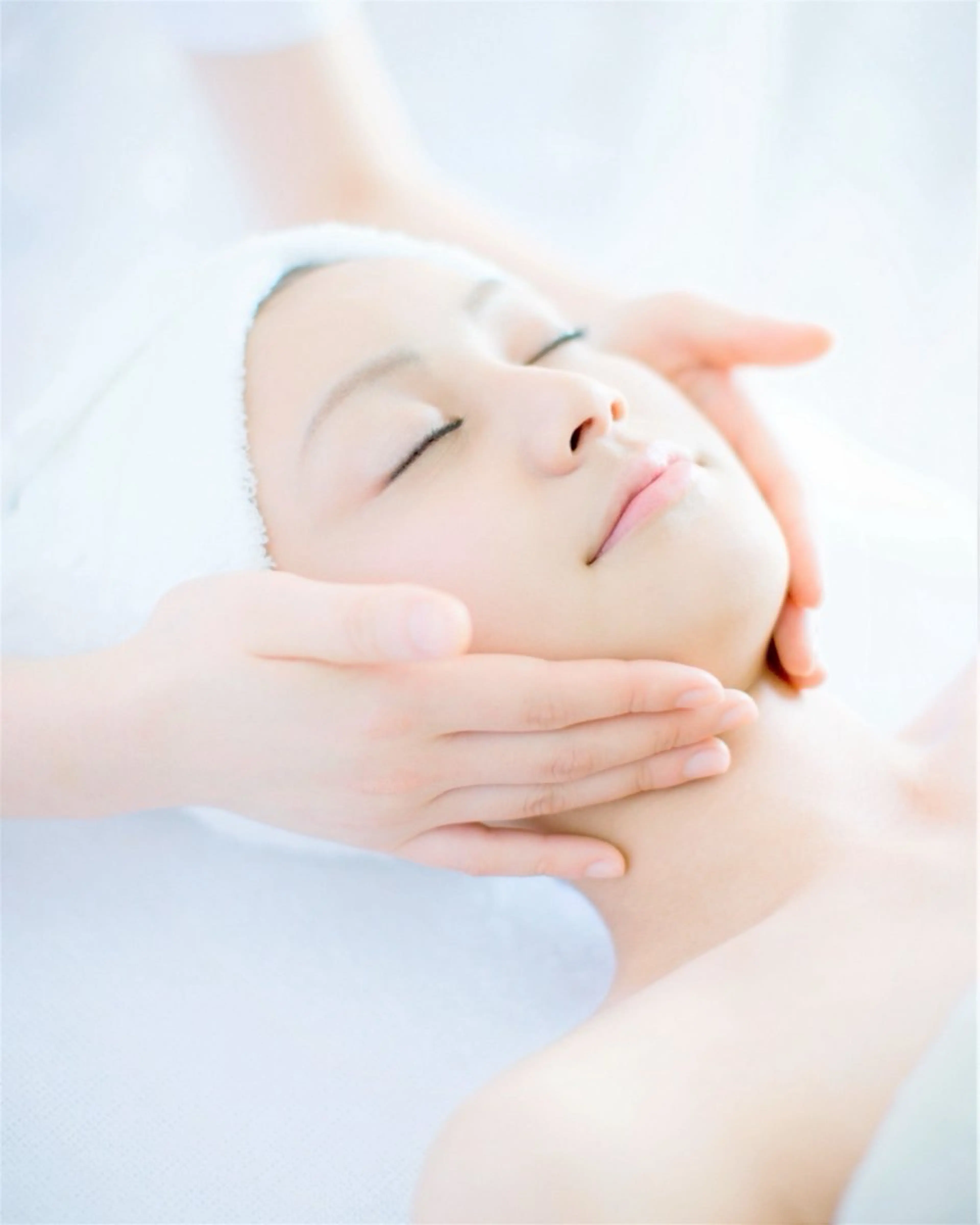 初回フェイシャル60分➕お肌診断　2200円の写真