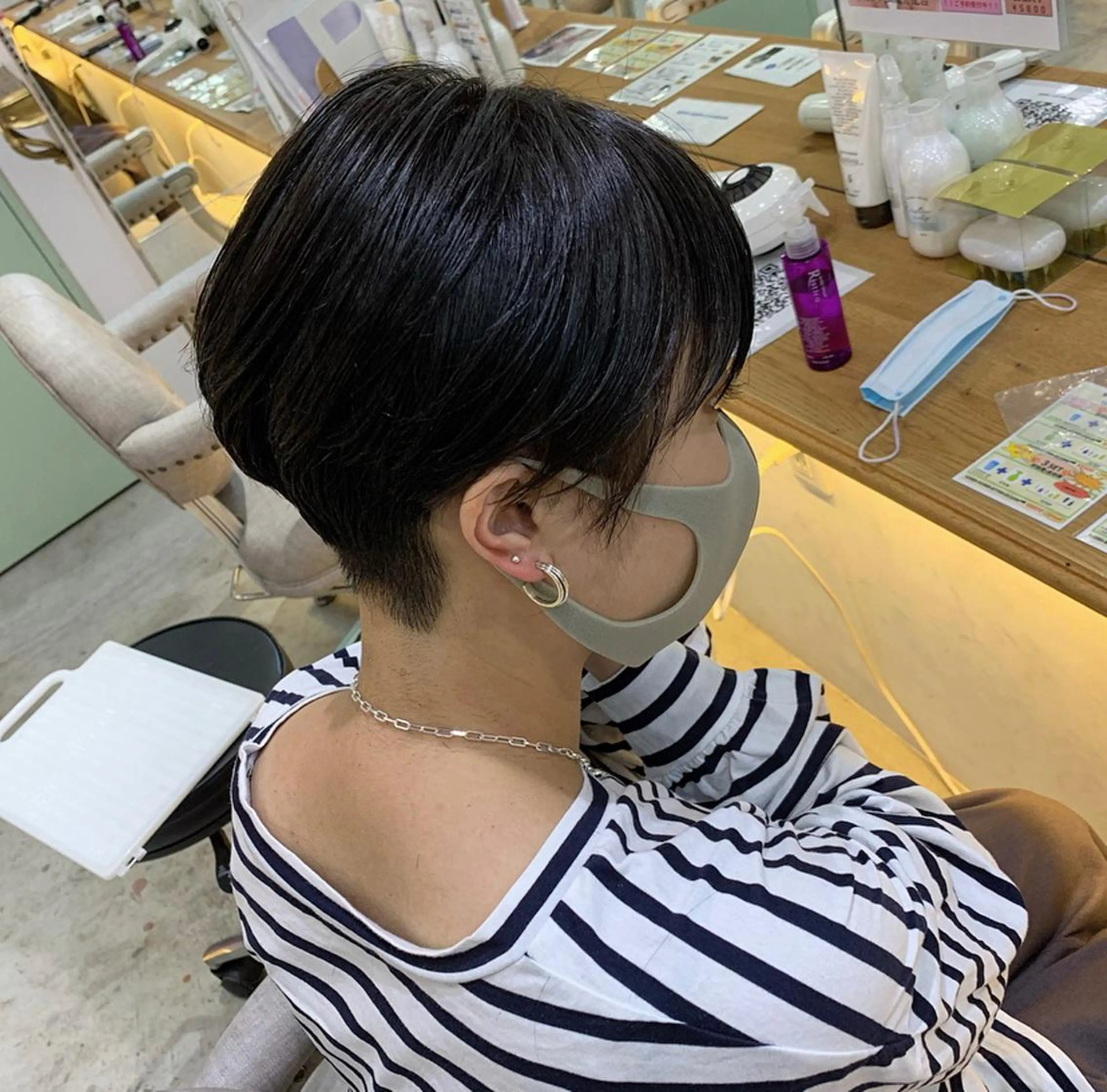 ショート カラー ハンサムショート 黒髪 ブルーカラー ブルーブラック ショートヘア 🕊️ HONOKAのヘアスタイル