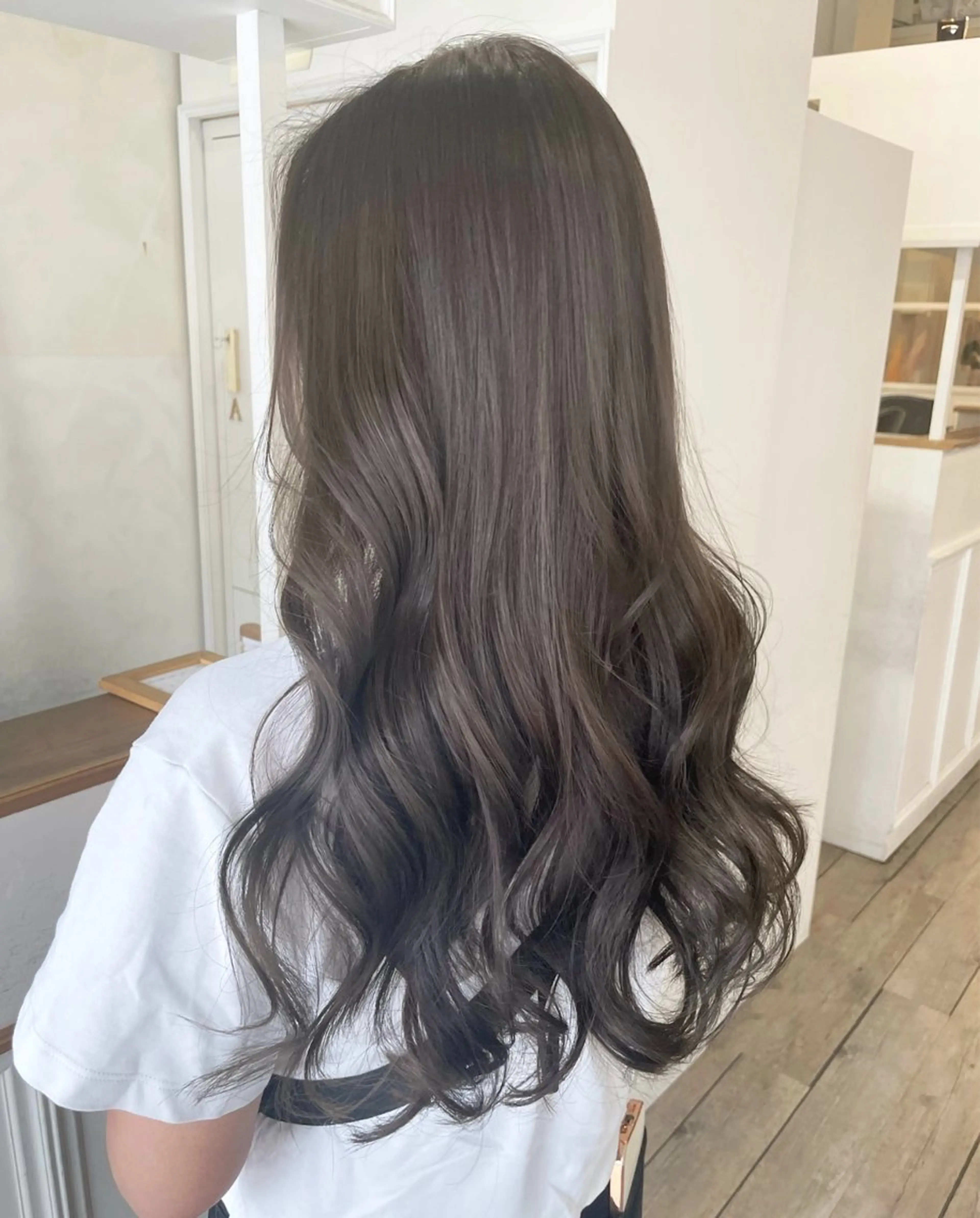 ロング アッシュ ハイライト ROMEO 京橋のヘアスタイル