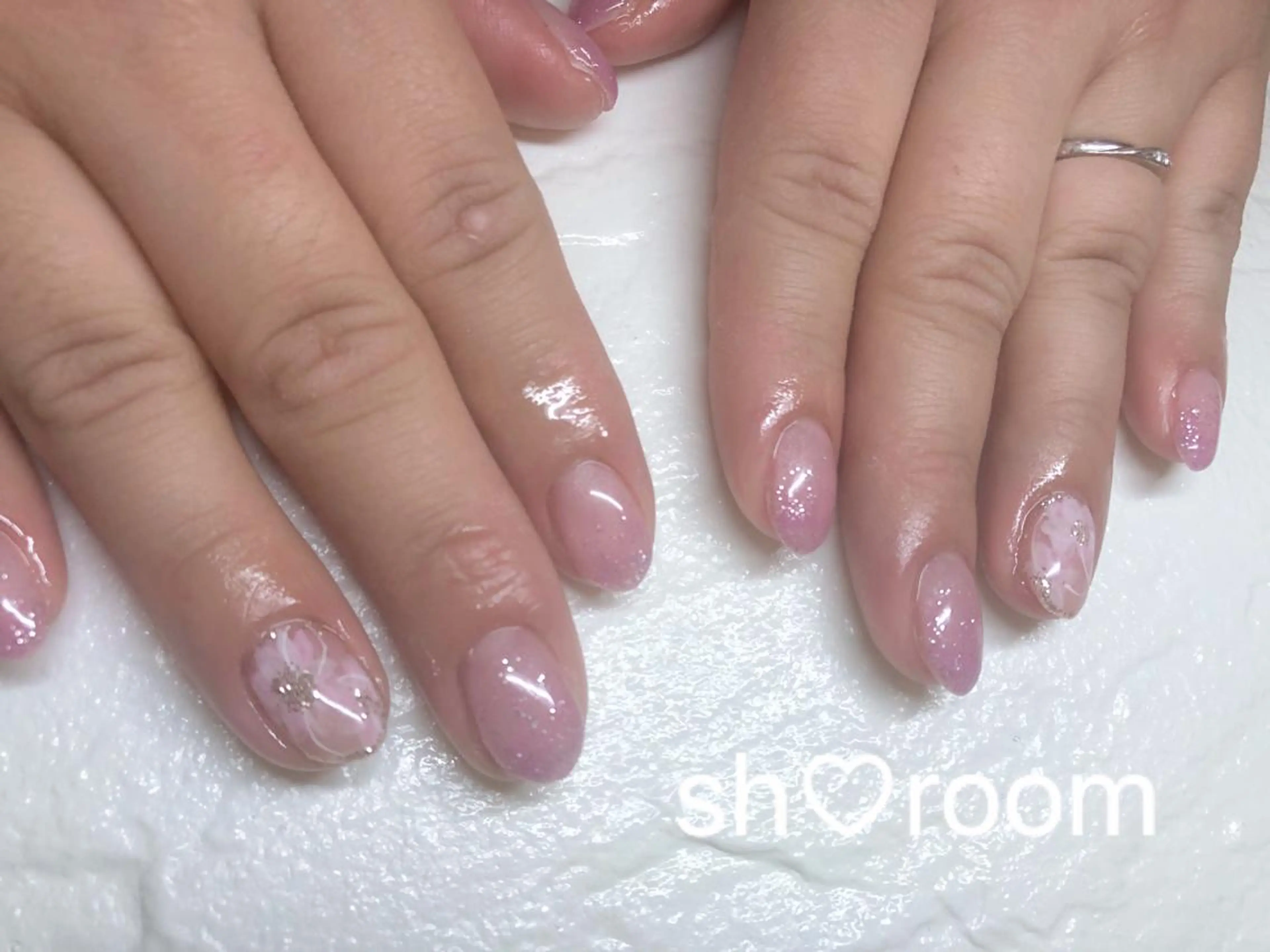 ネイル フラワーネイル グラデーション キラキラネイル 韓国ネイル ラメ(グリッター) Nail salon Ruuのネイルデザイン