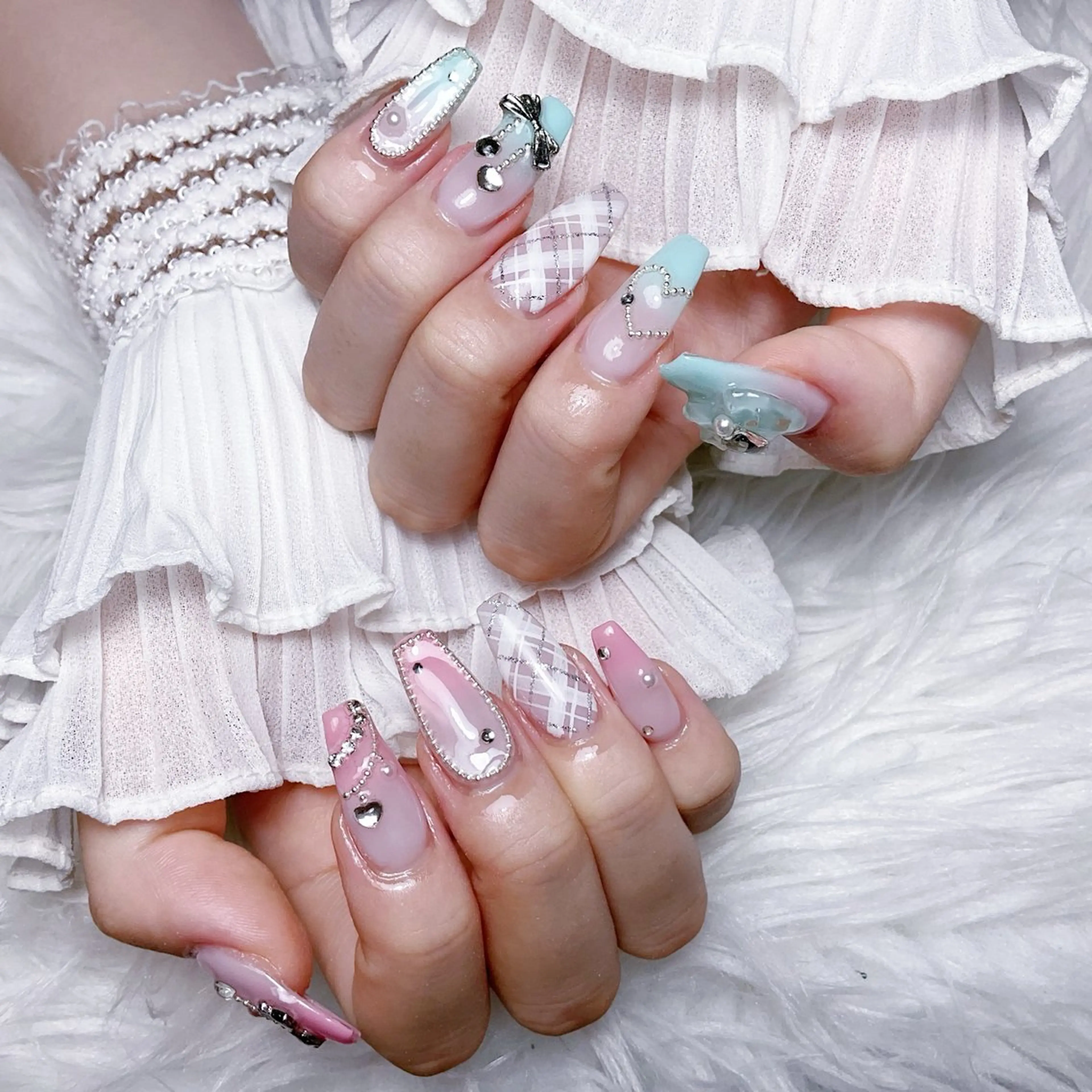 ネイル ハンドネイル 🍭Yun nail hyejin🌸のネイルデザイン