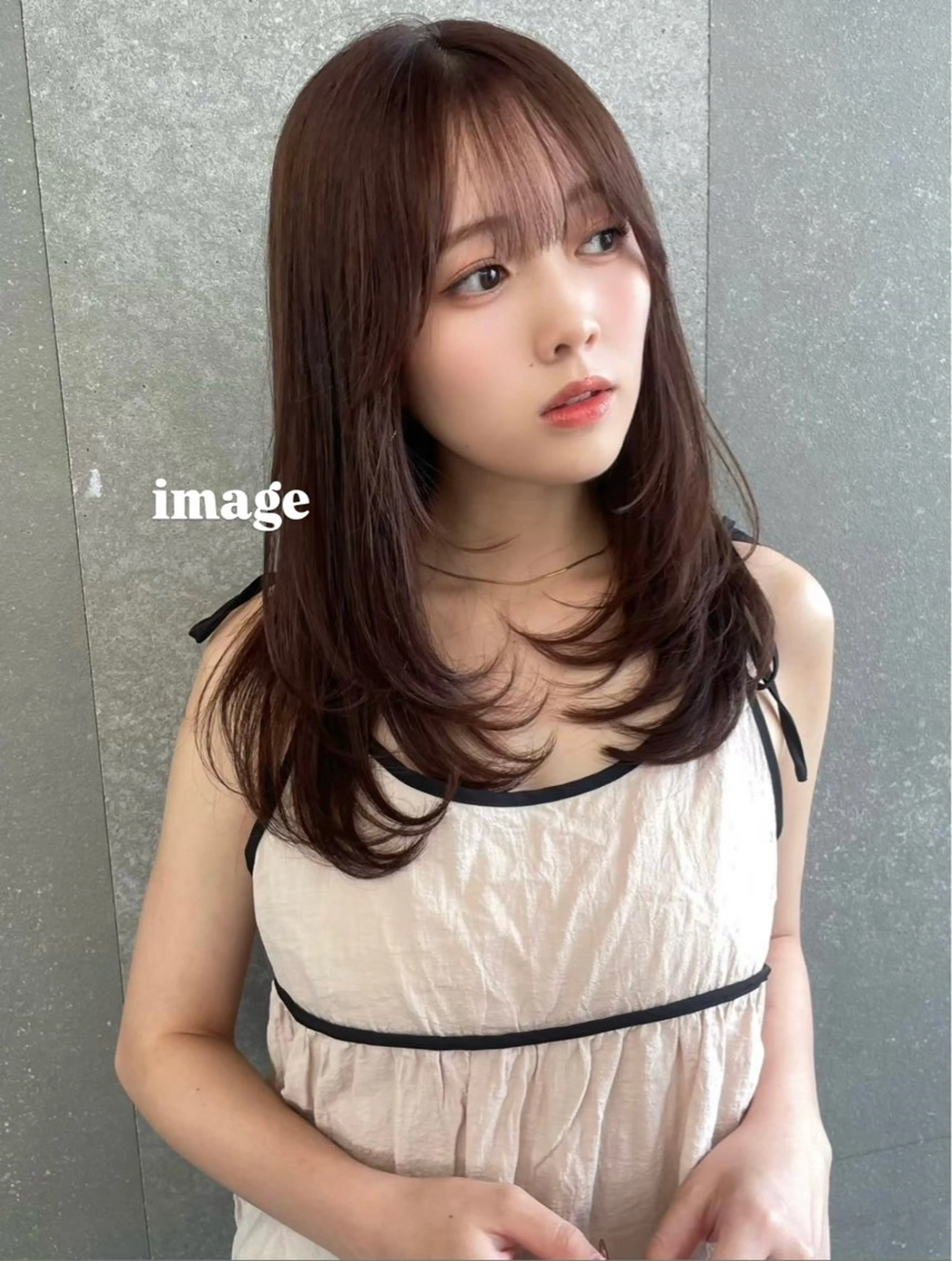 ロング Nanami / ベージュ/グレージュのヘアスタイル