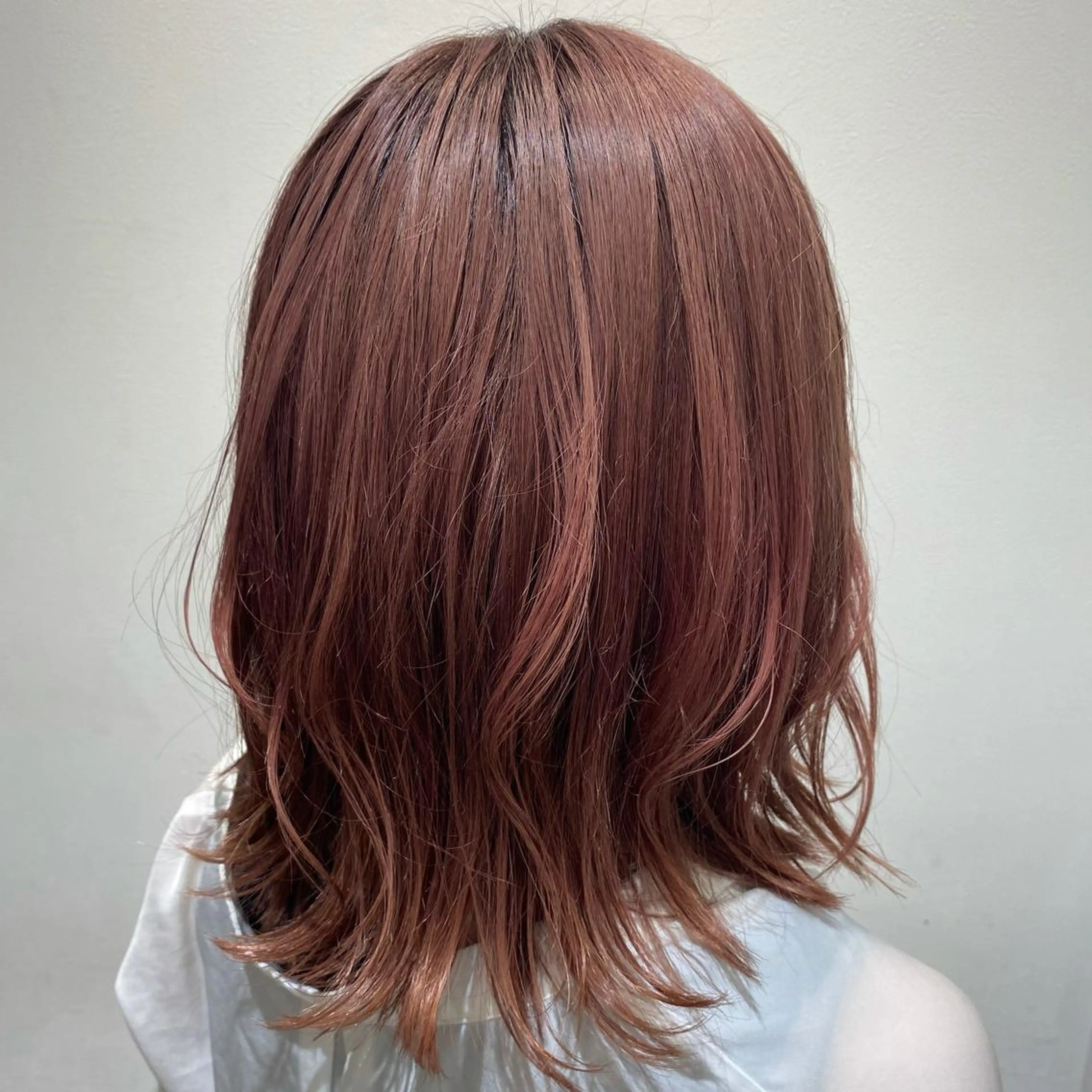 ミディアム カラー ブリーチ ブラウンカラー ピンクカラー ピンクブラウン 高木 櫻のヘアスタイル