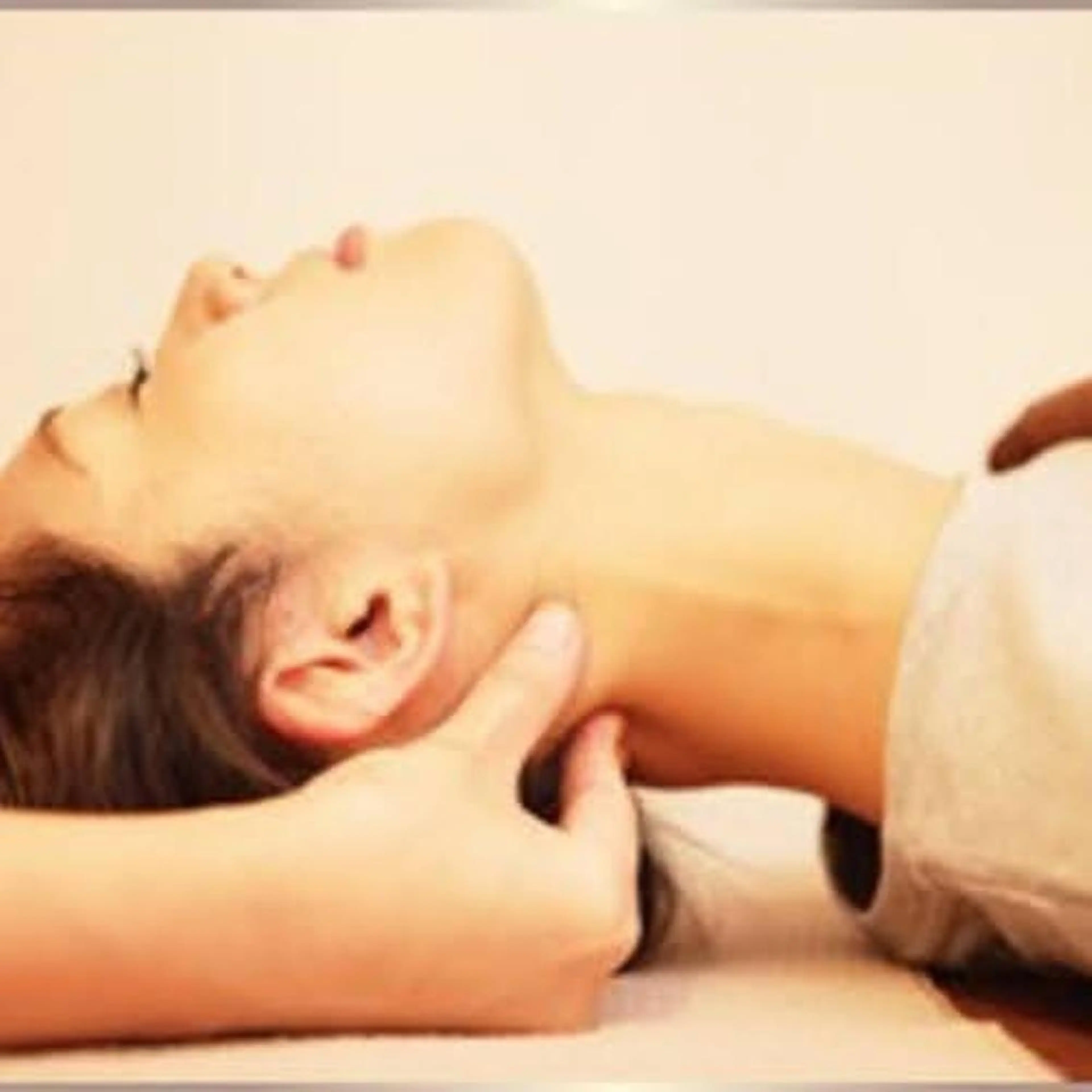 整体エステ　NEW ME所属・深層リンパオイル/小 顔とドライヘッドスパのエステ・リラクイメージ