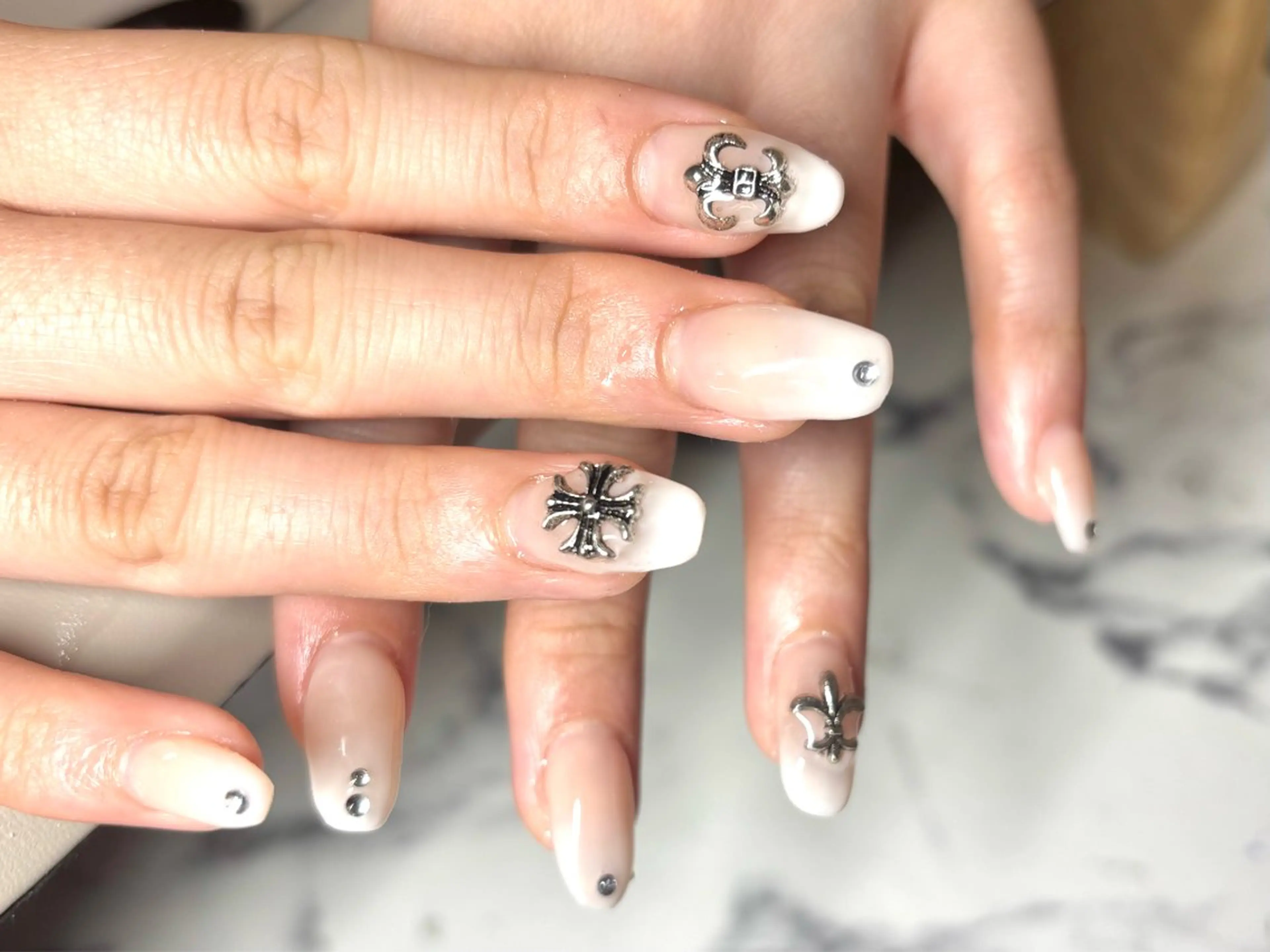 ネイル mimimi beauty salon所属・I. MITSUKIのネイルデザイン