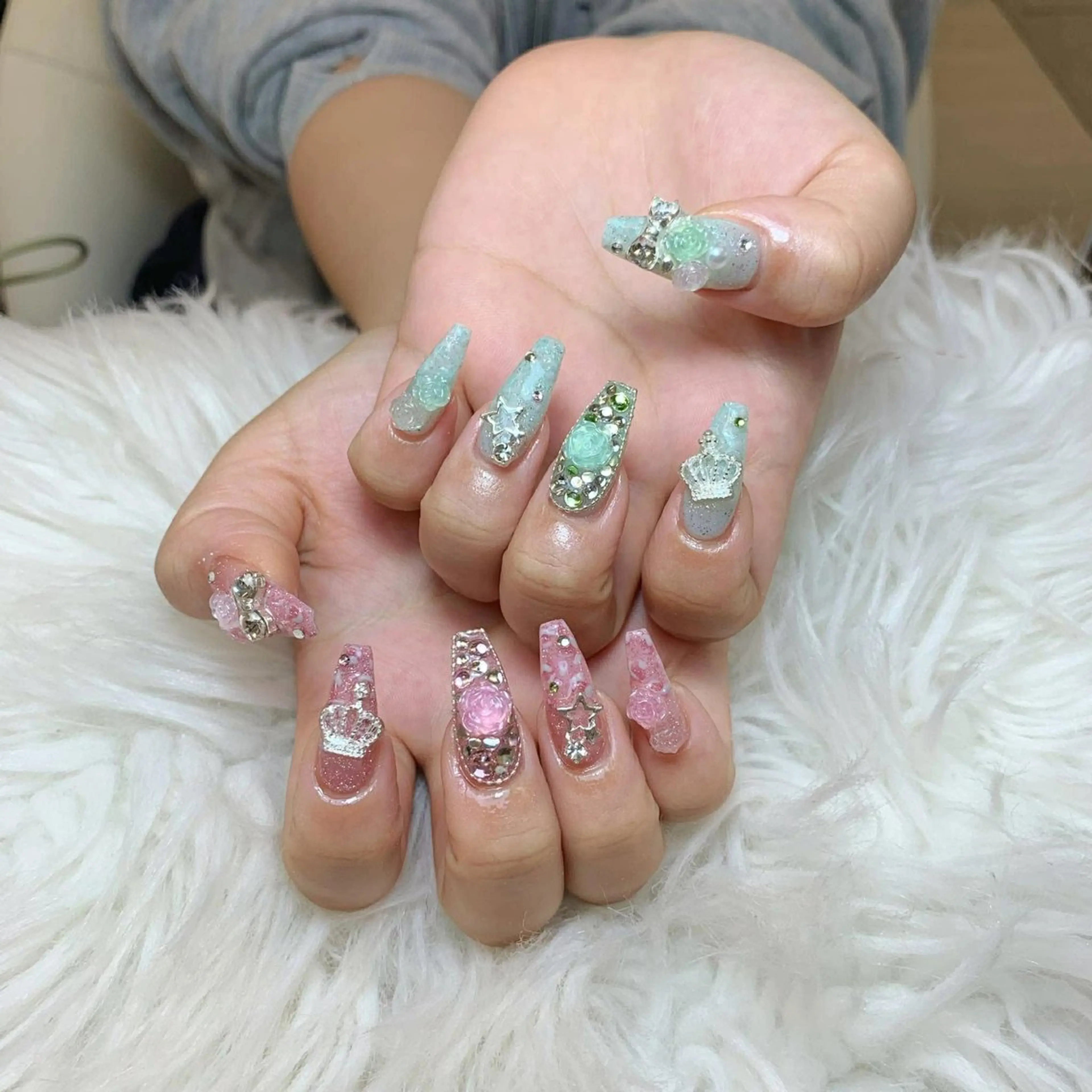 ネイル ハンドネイル ミン ゴテゴテネイルのネイルデザイン