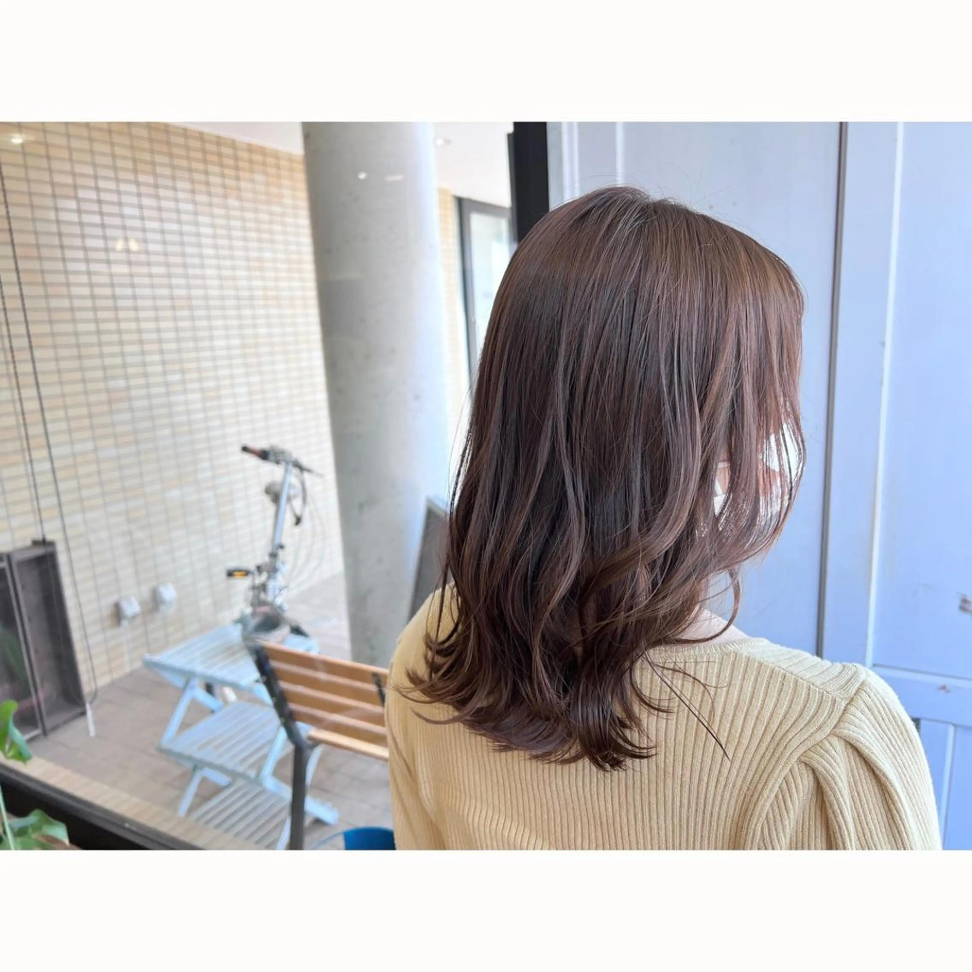 セミロング カラー アッシュ ベージュカラー ヘアカラー トリートメント ツキダテ ユイのヘアスタイル