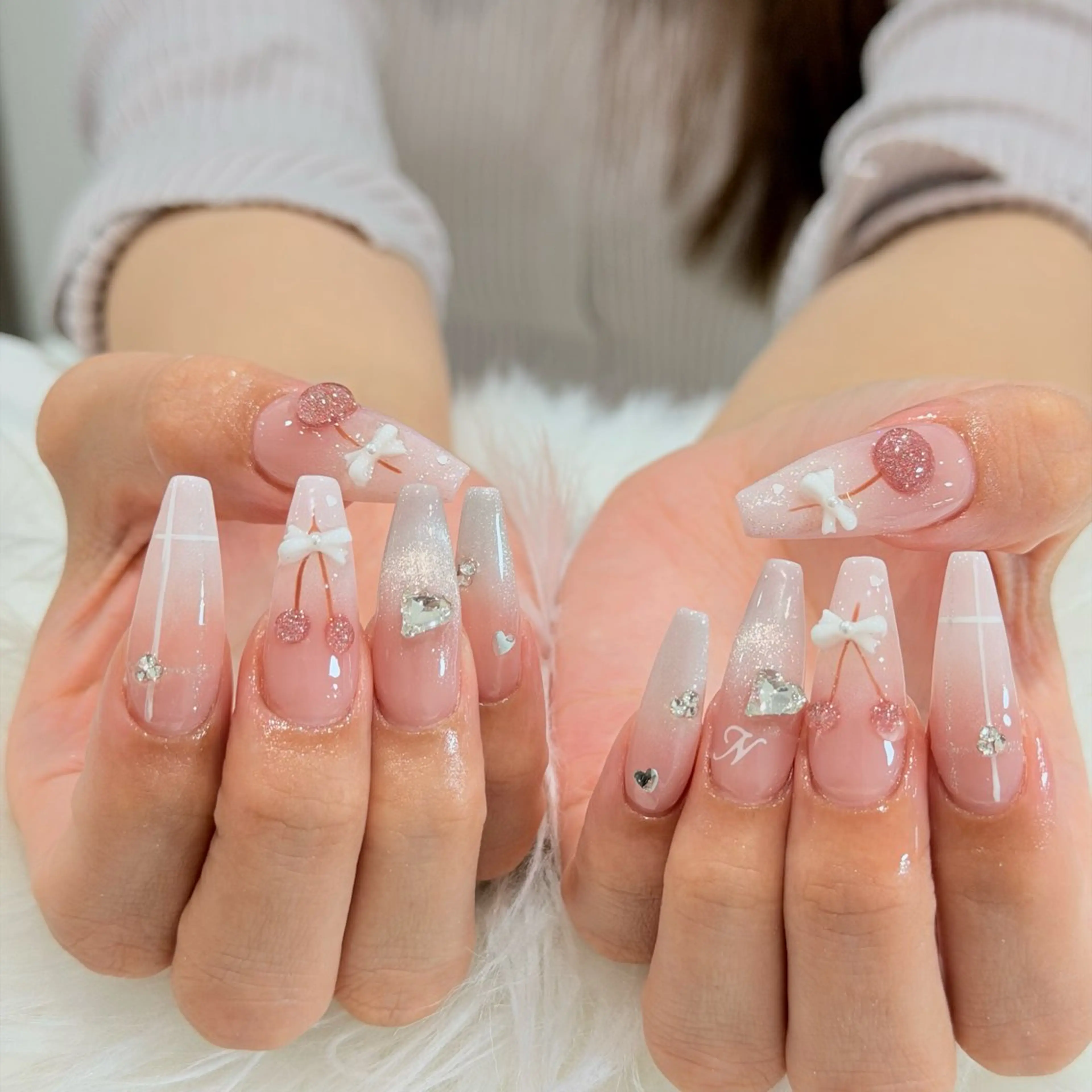ネイル アートネイル オーロラネイル フレンチネイル ジェルネイル グラデーション ハンドネイル Luci Nailのネイルデザイン