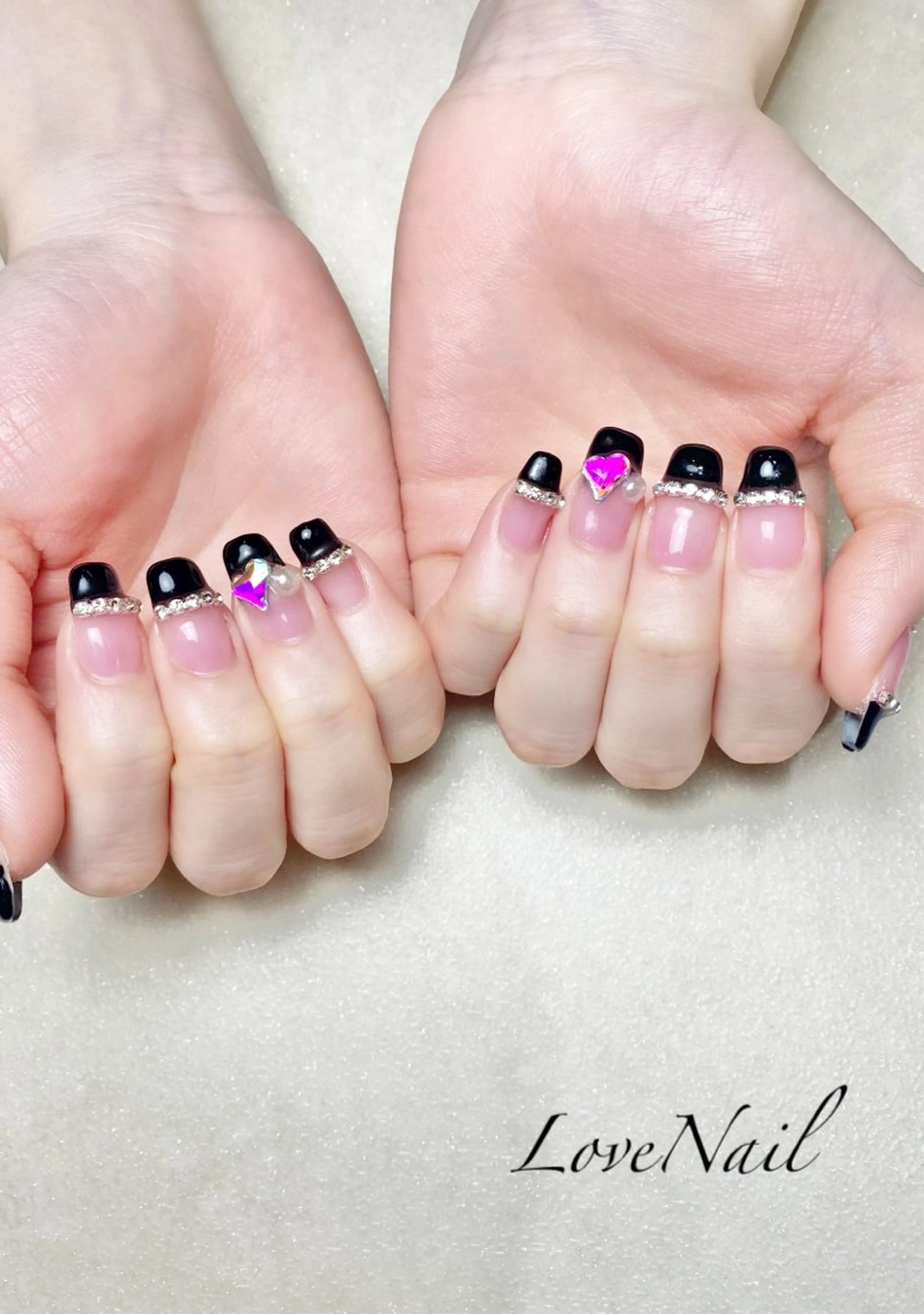 ネイル アートネイル ストーンネイル LoveNaii広島店所属・LoveNail HIROSHIMAのネイルデザイン